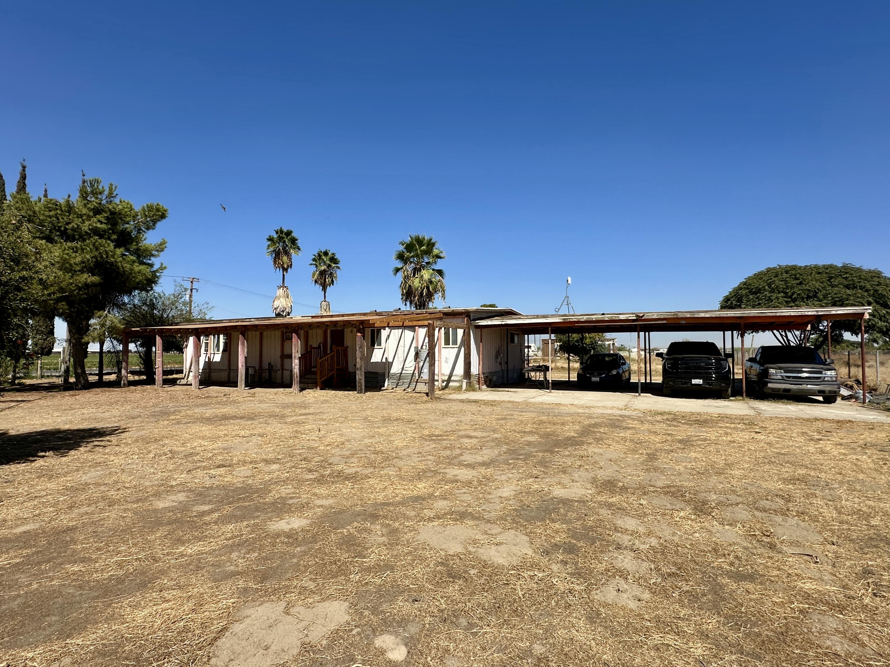 1748 Schott Rd, Earlimart, CA 93219