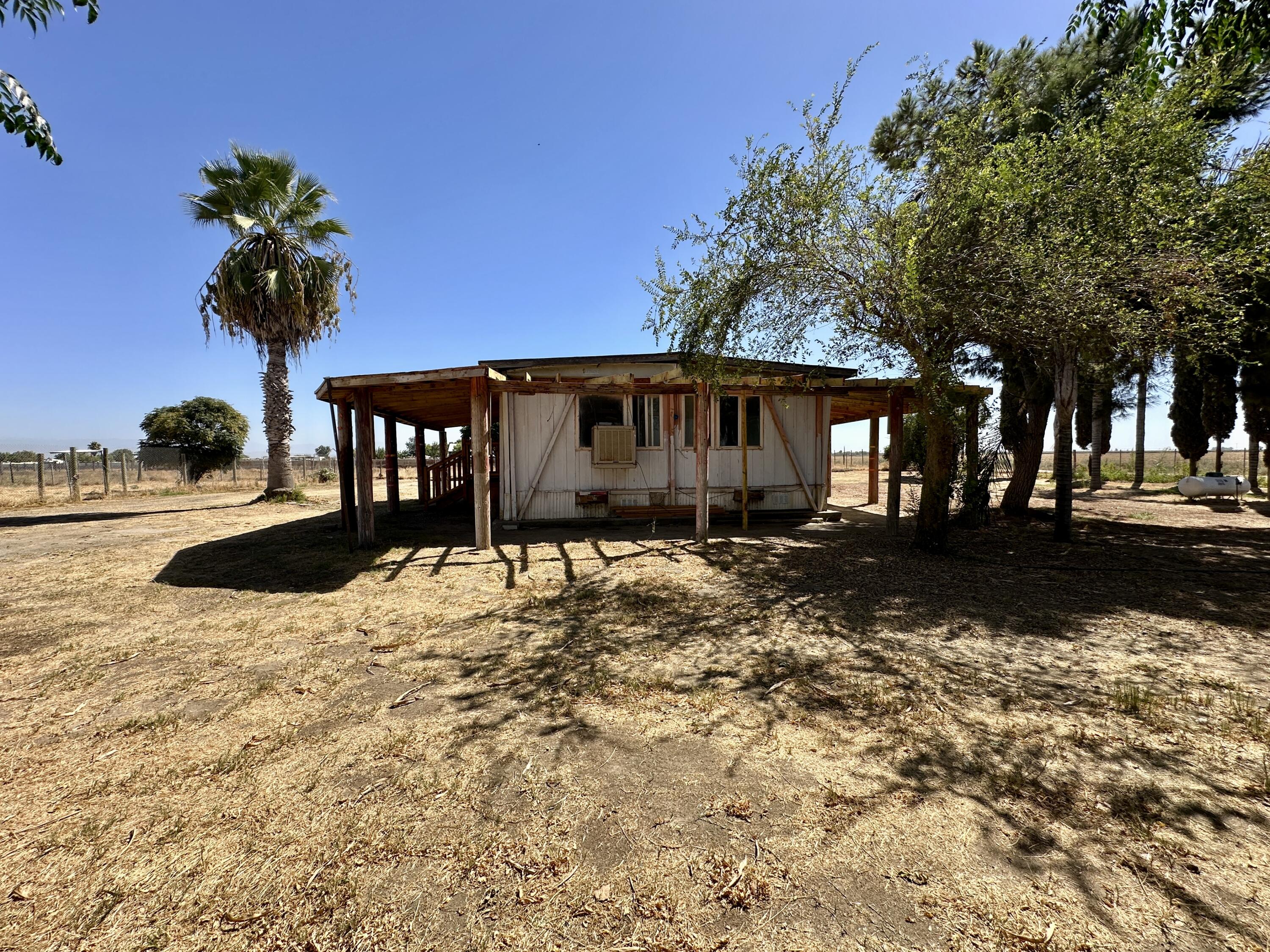 1748 Schott Rd, Earlimart, CA 93219