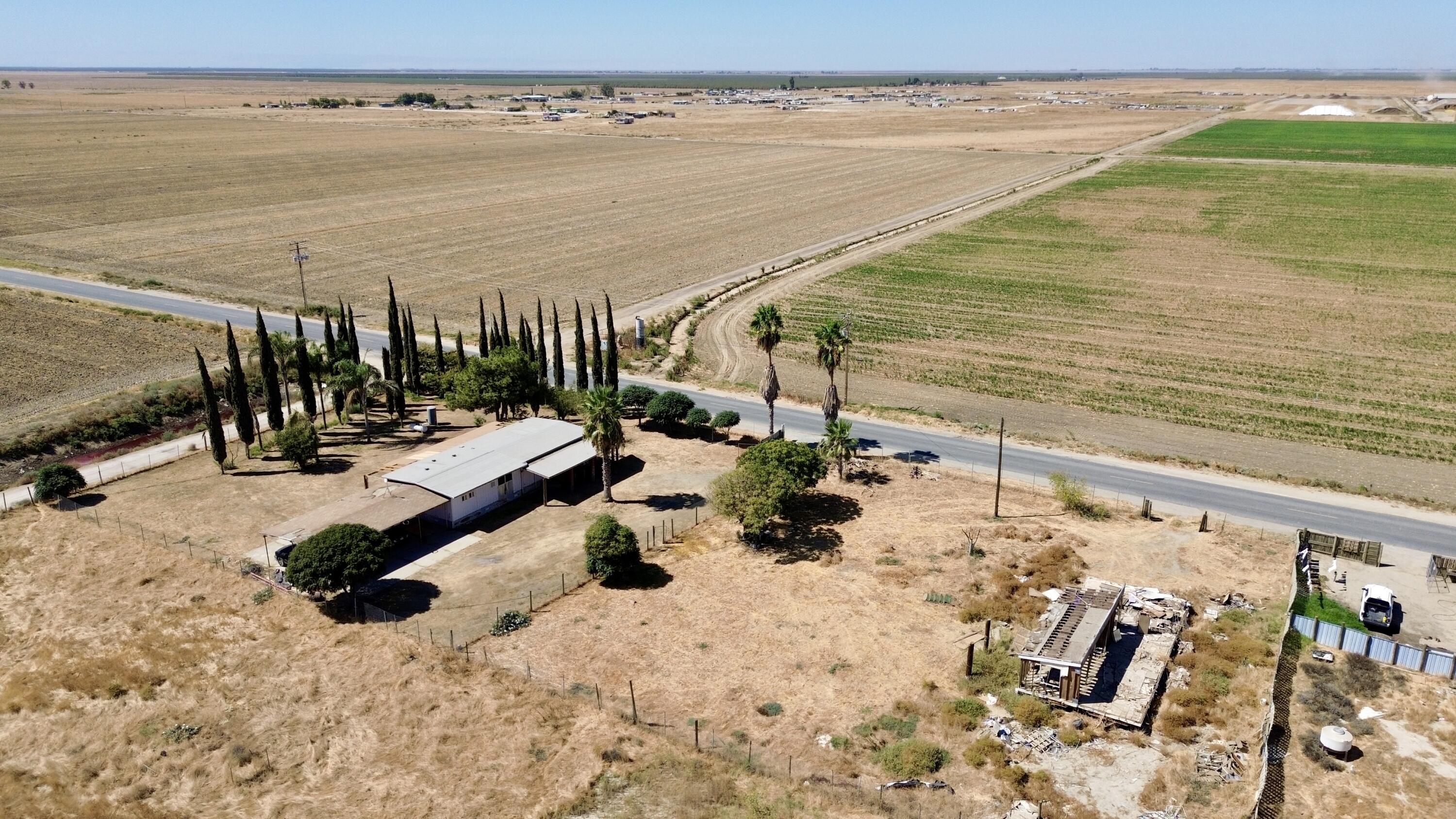 1748 Schott Rd, Earlimart, CA 93219