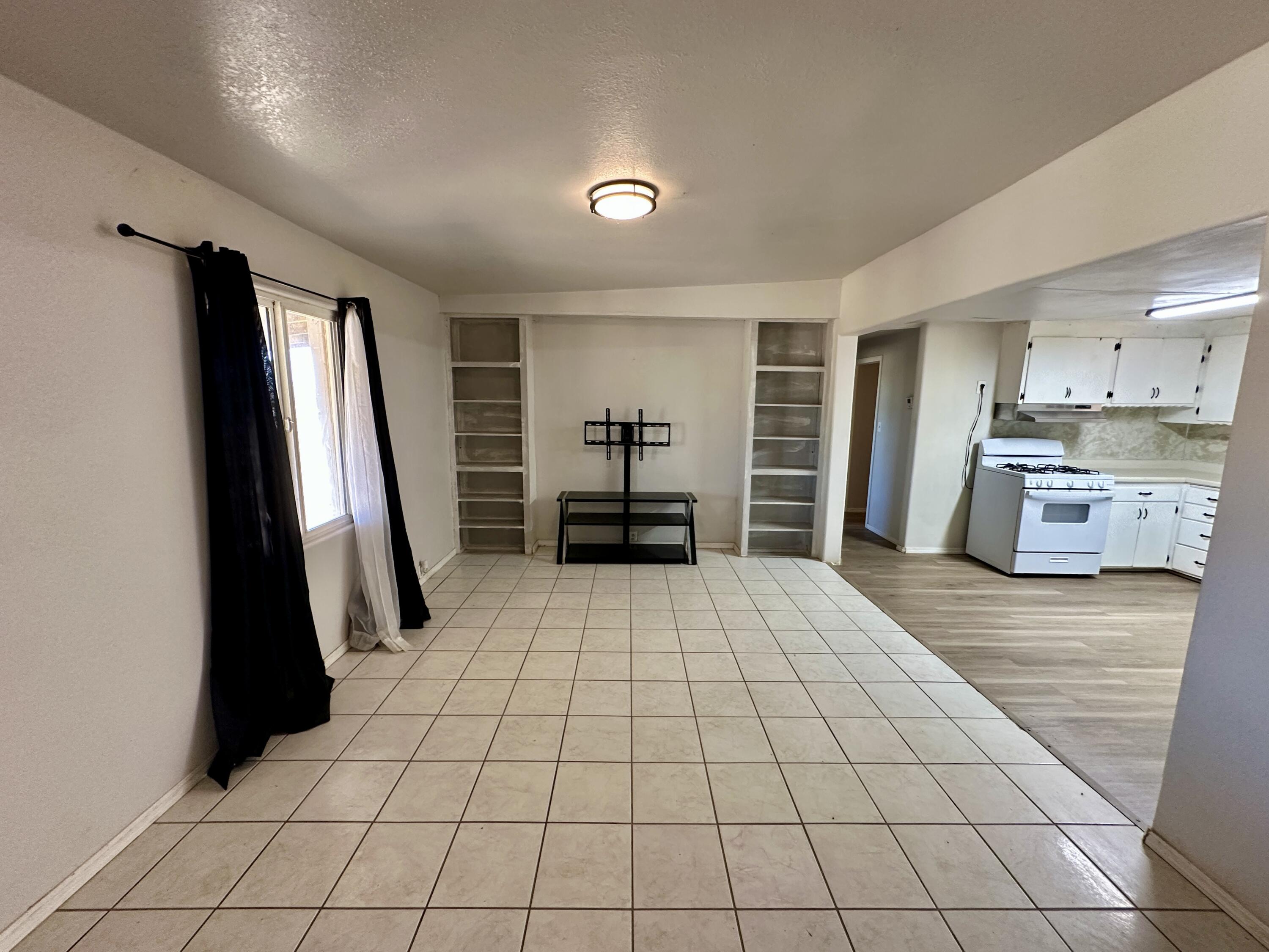 1748 Schott Rd, Earlimart, CA 93219