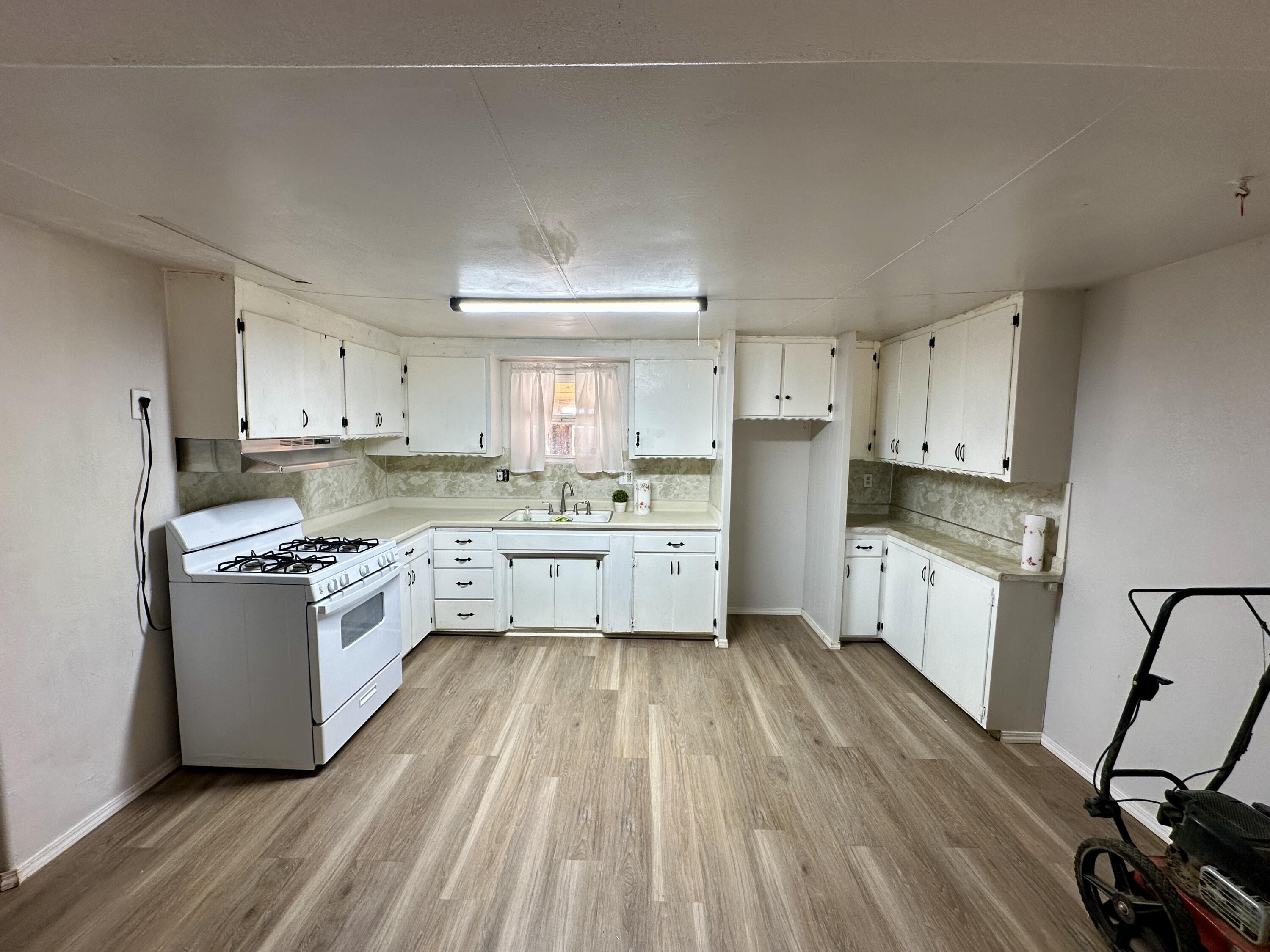 1748 Schott Rd, Earlimart, CA 93219