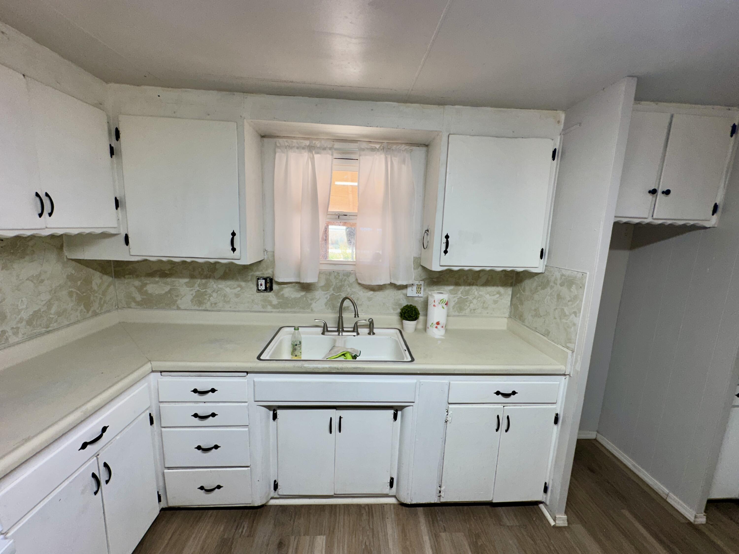 1748 Schott Rd, Earlimart, CA 93219