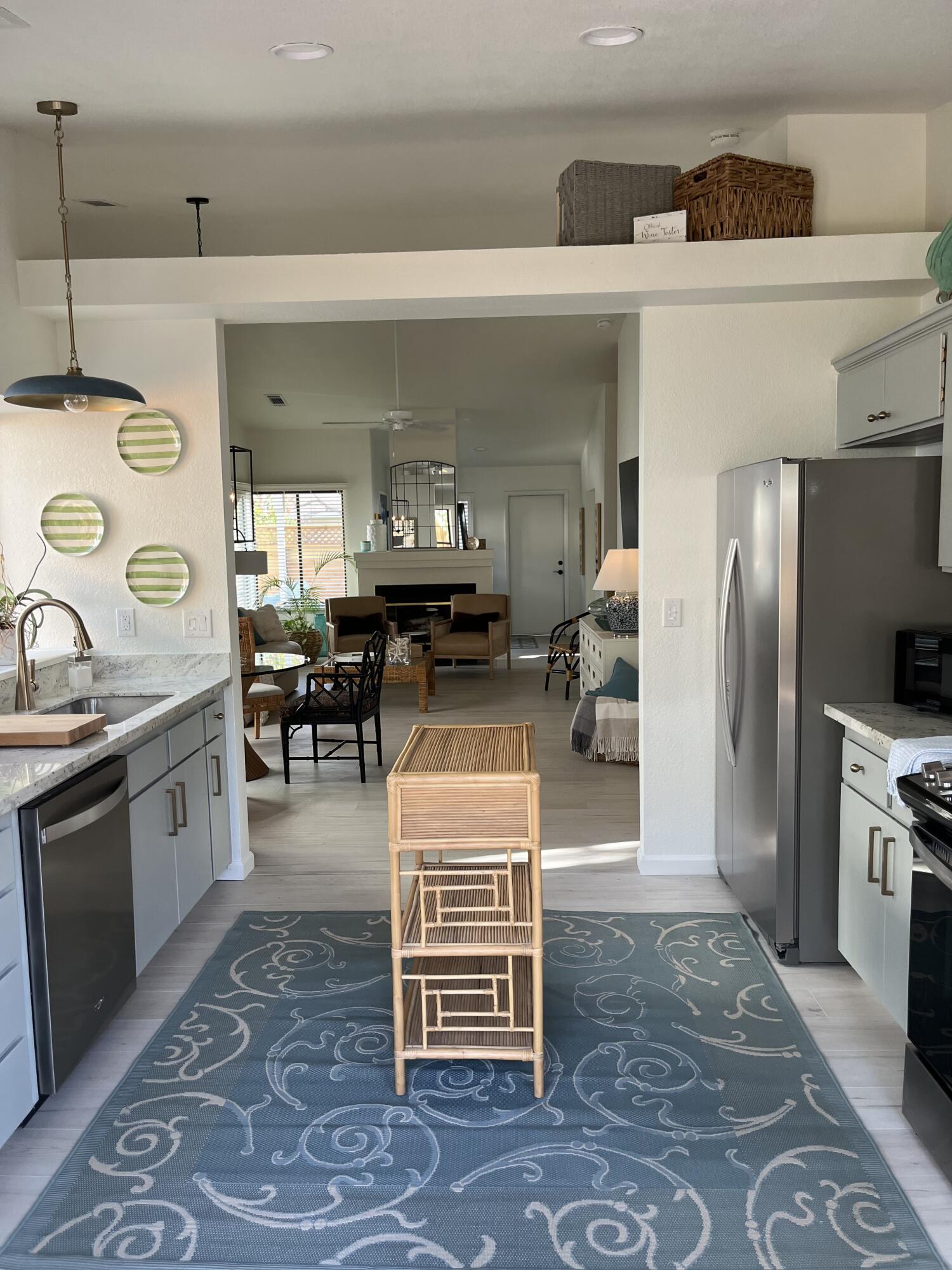 1402 E Vassar Dr, Visalia, CA 93292