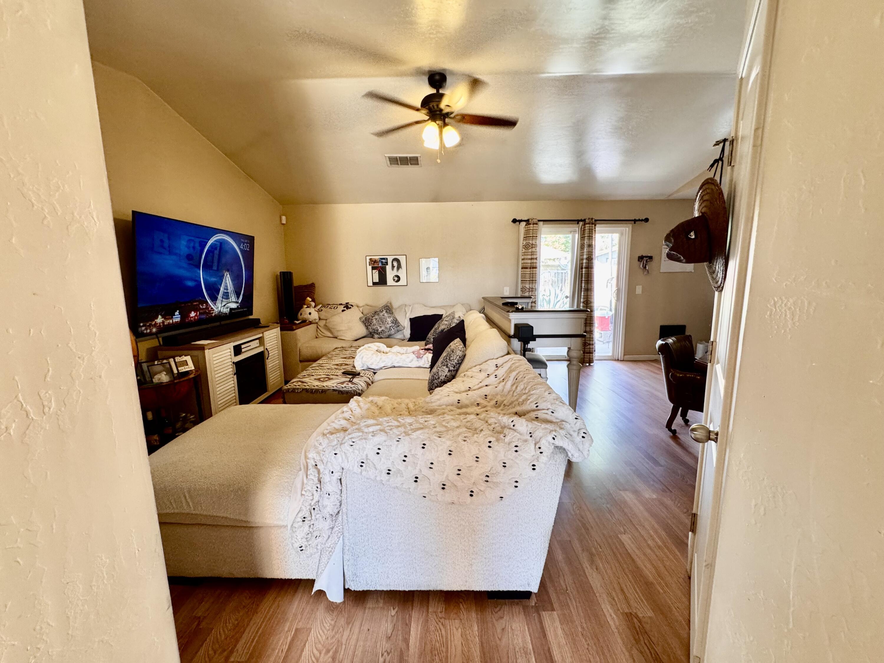 814 Tempe Dr, Hanford, CA 93230