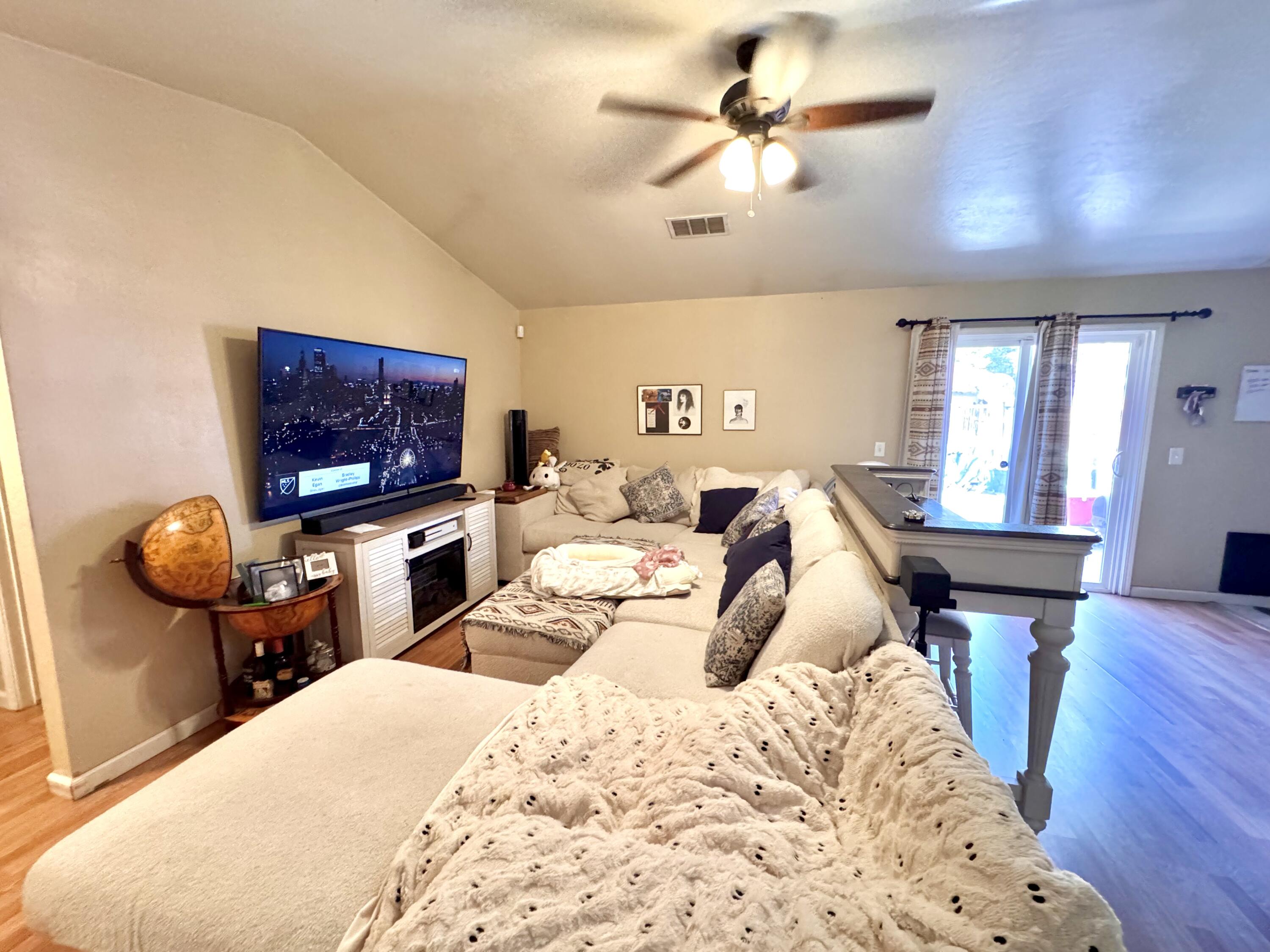 814 Tempe Dr, Hanford, CA 93230