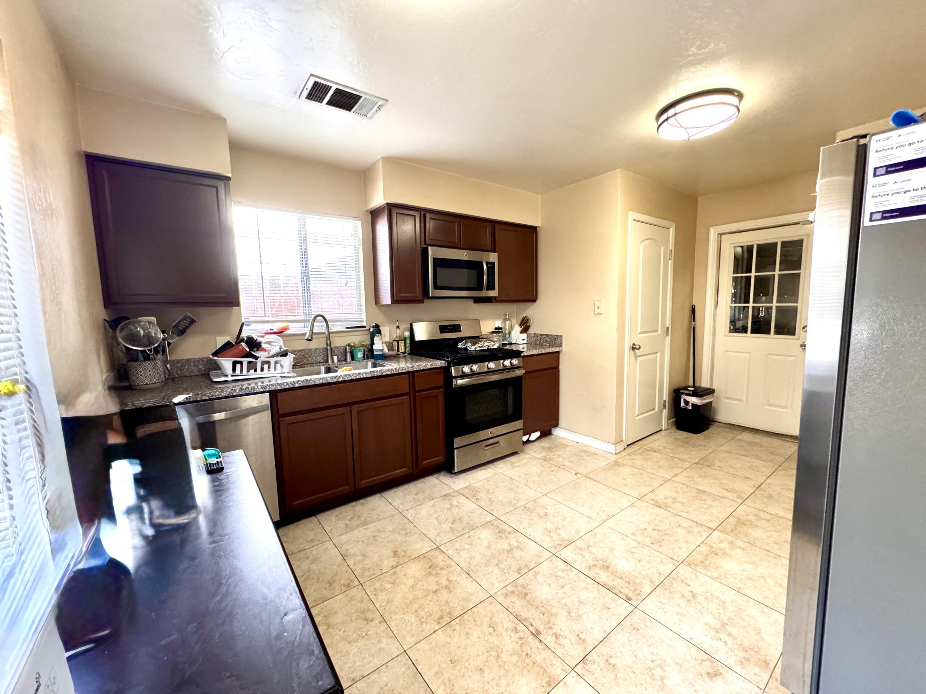 814 Tempe Dr, Hanford, CA 93230