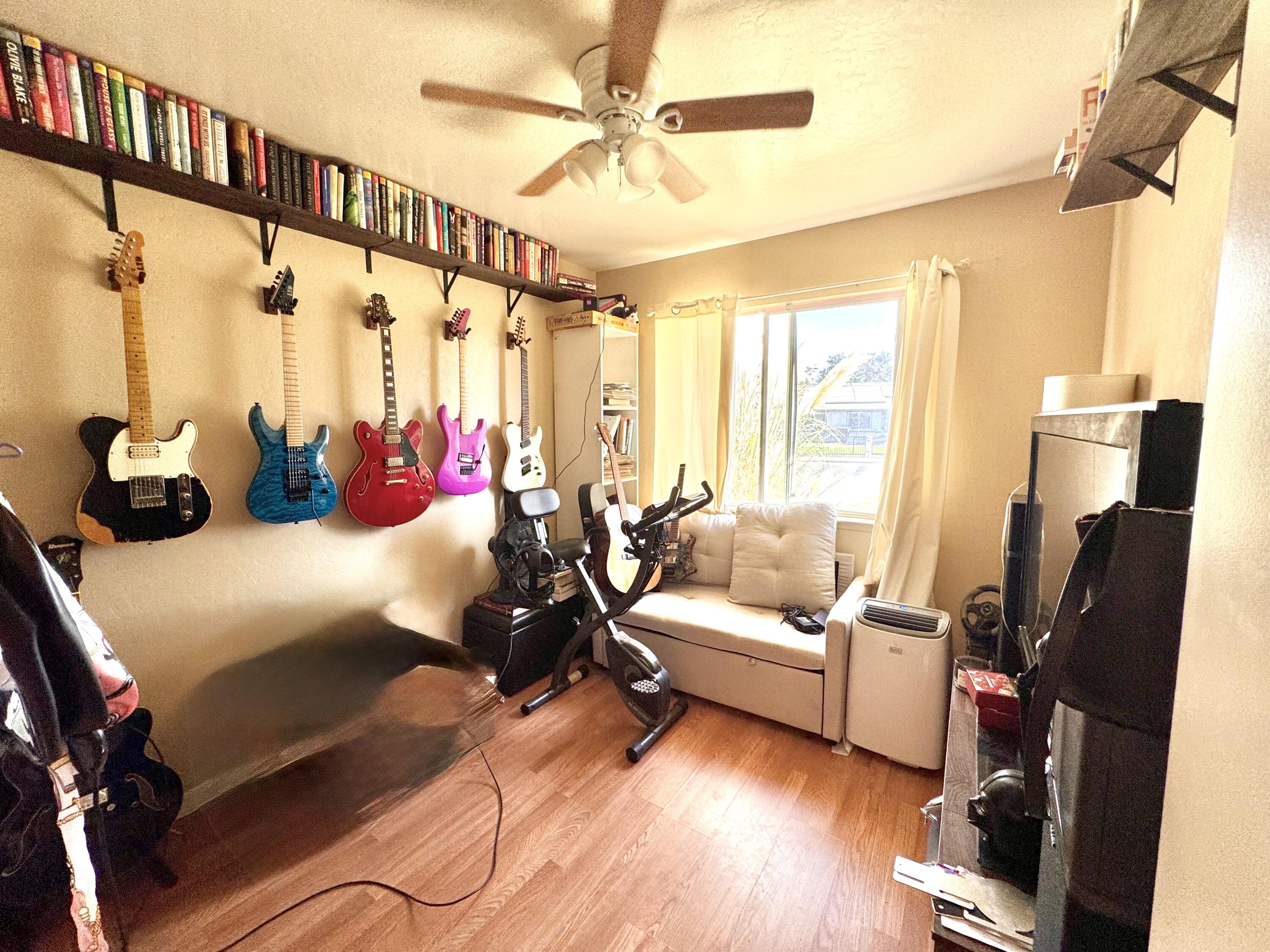 814 Tempe Dr, Hanford, CA 93230