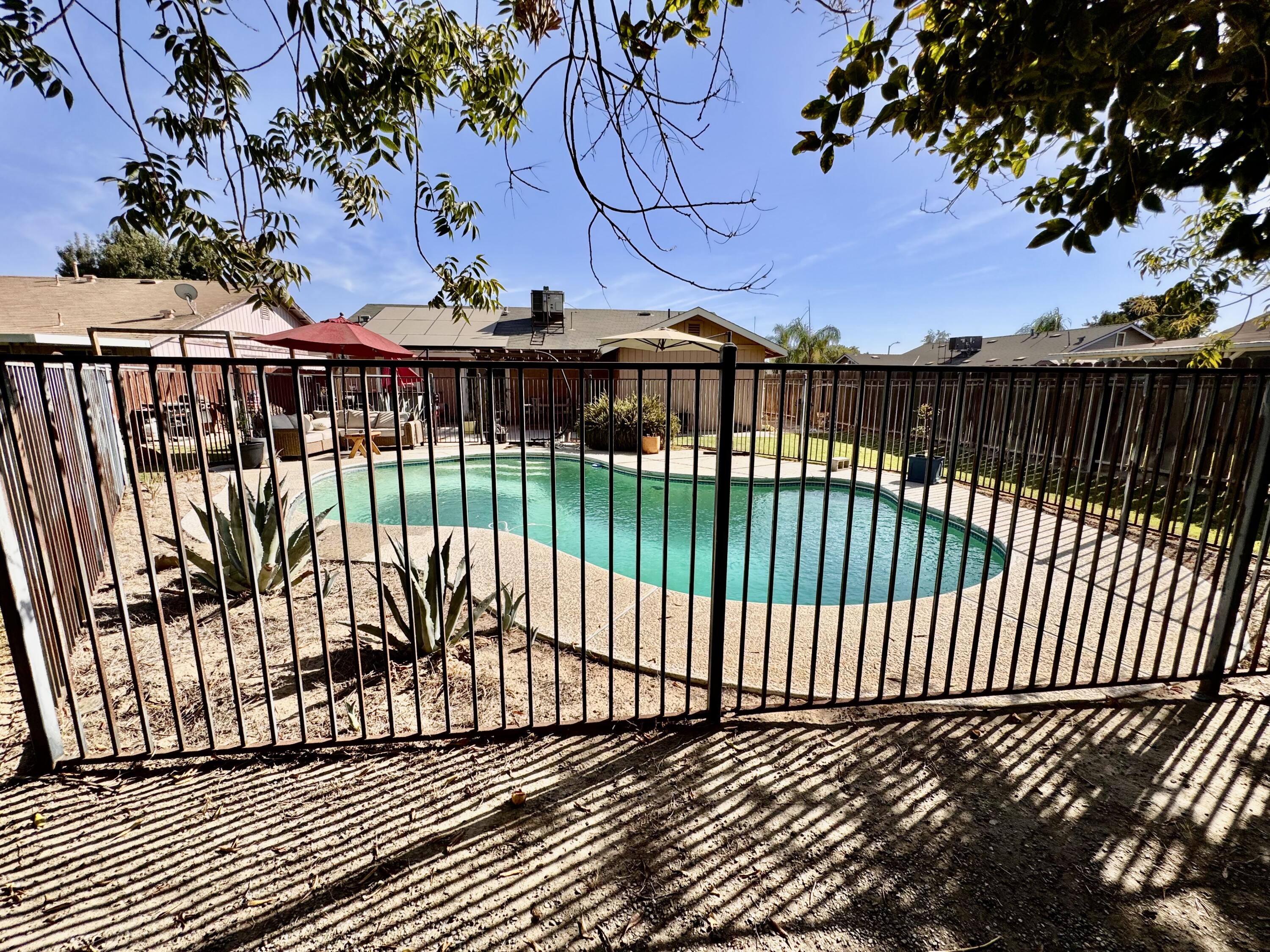 814 Tempe Dr, Hanford, CA 93230
