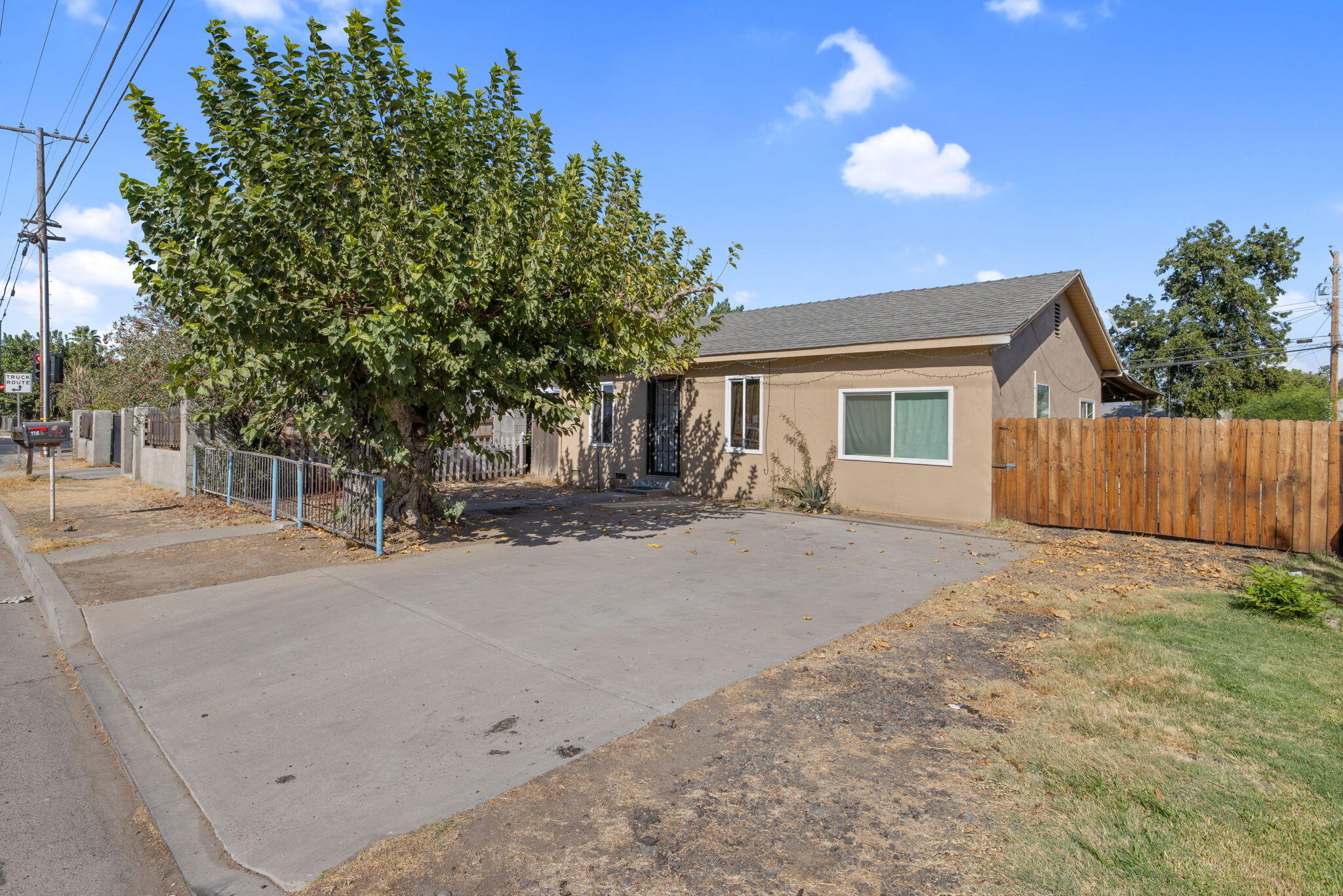 116 S West St, Tulare, CA 93274