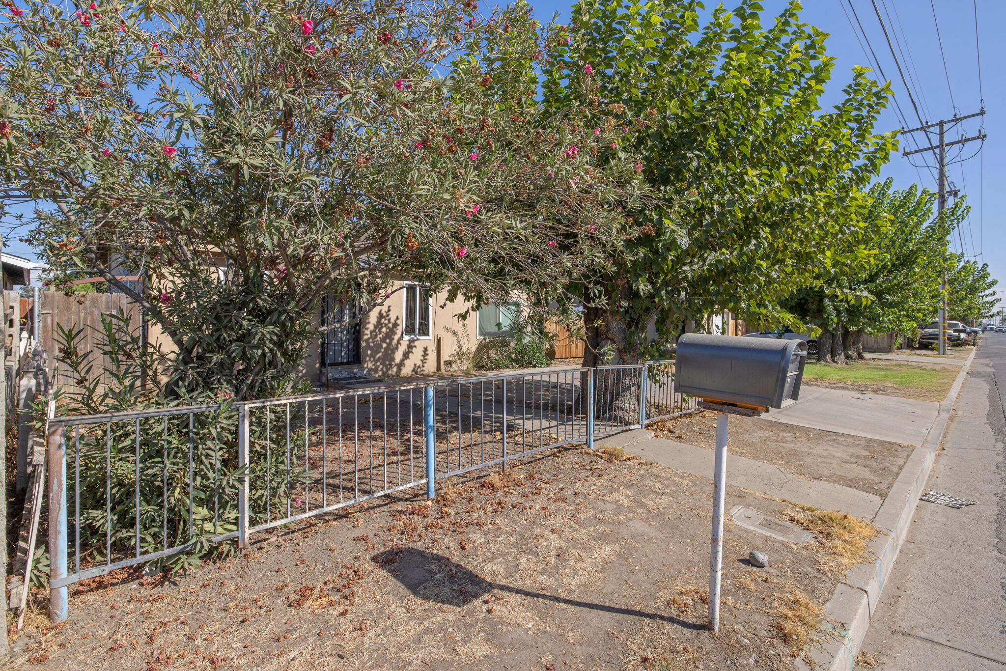 116 S West St, Tulare, CA 93274