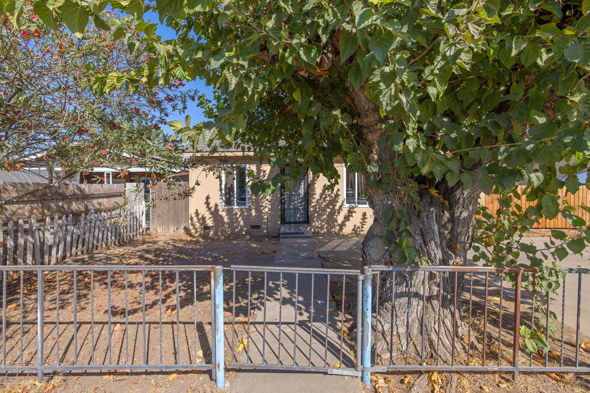 116 S West St, Tulare, CA 93274