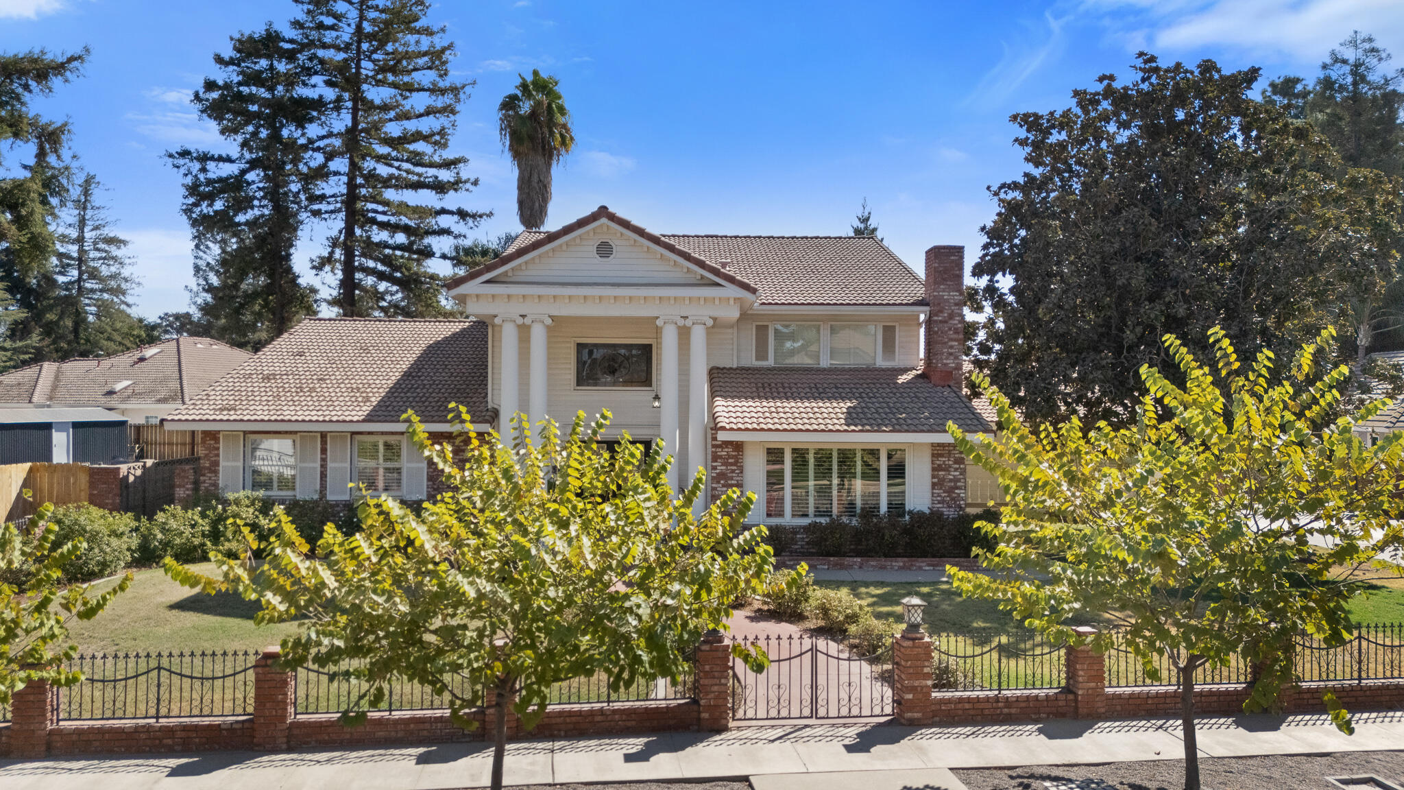 1624 N Sutton Ct, Tulare, CA 93274