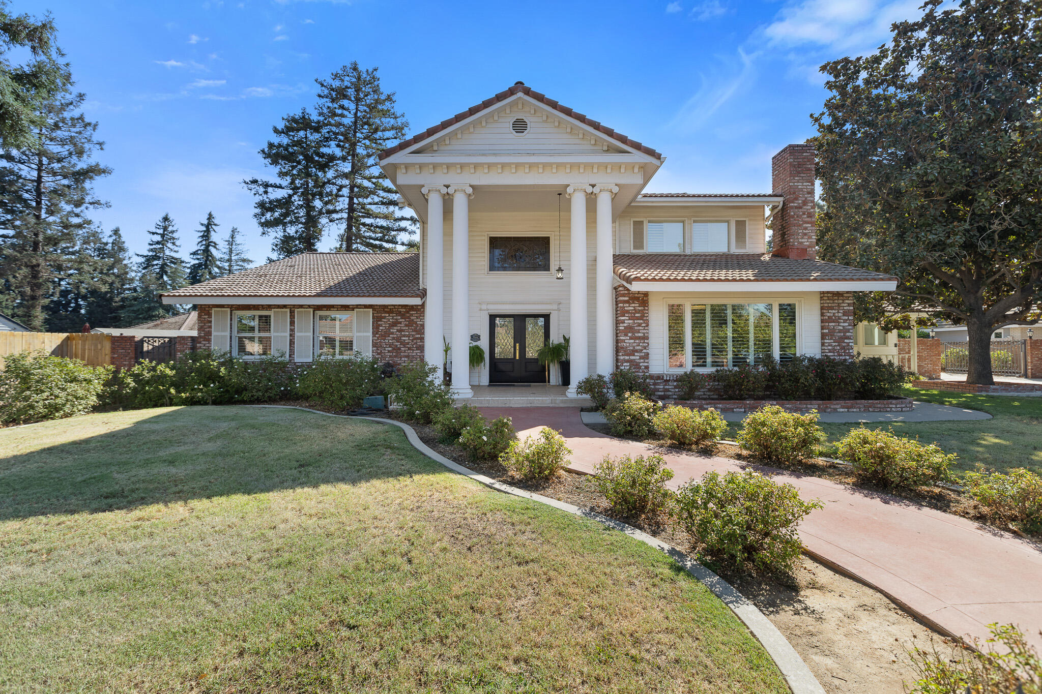 1624 N Sutton Ct, Tulare, CA 93274