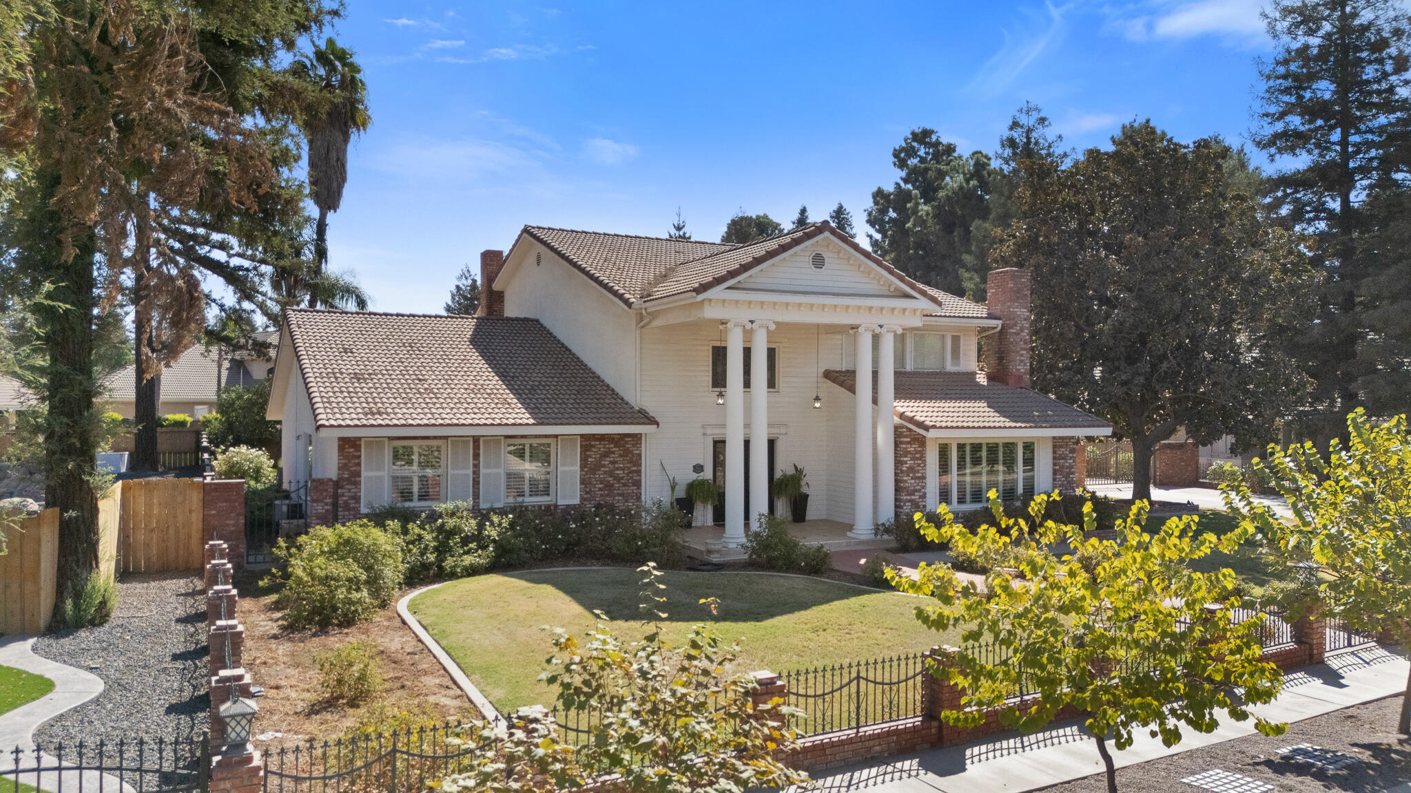 1624 N Sutton Ct, Tulare, CA 93274