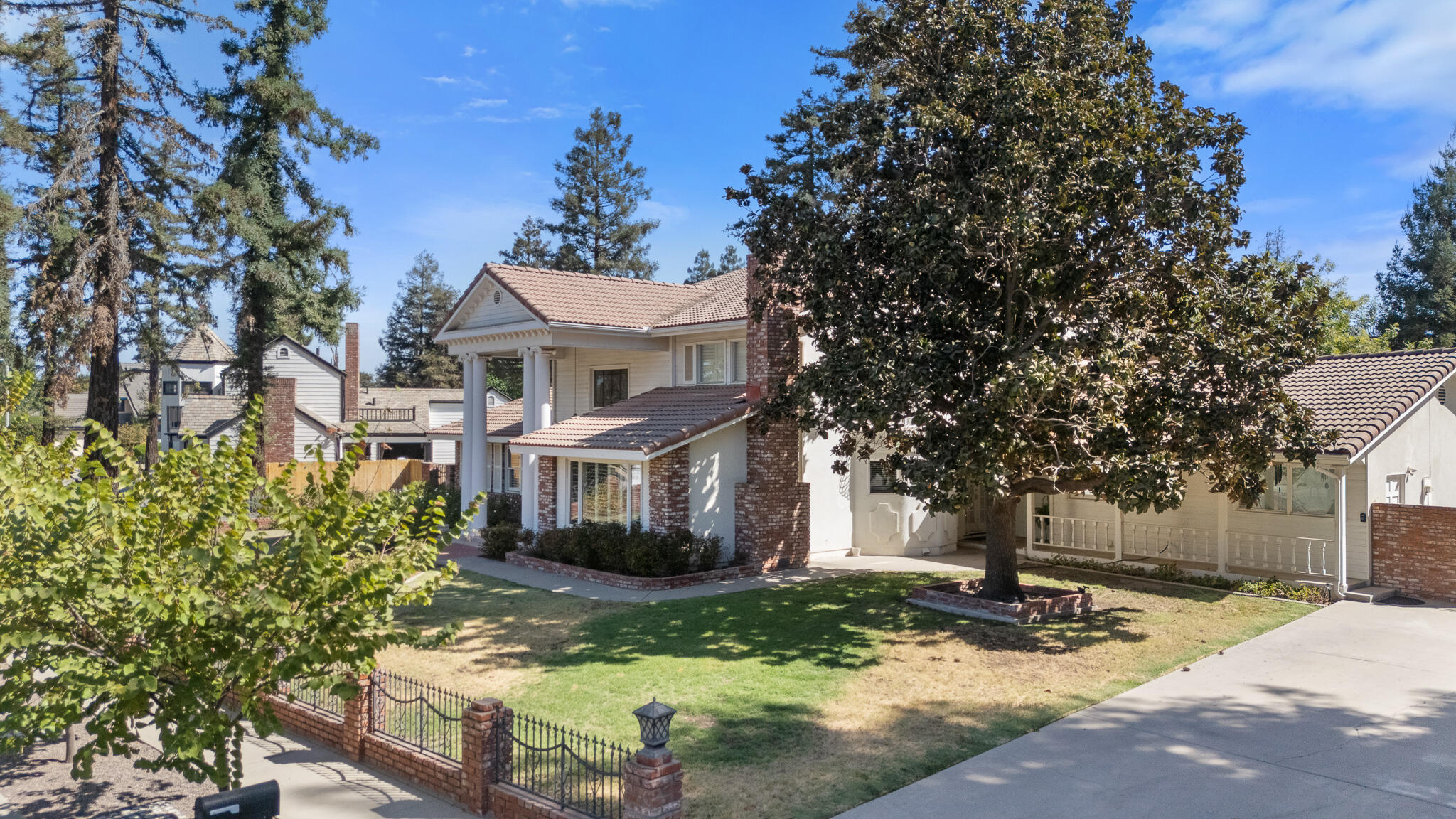 1624 N Sutton Ct, Tulare, CA 93274
