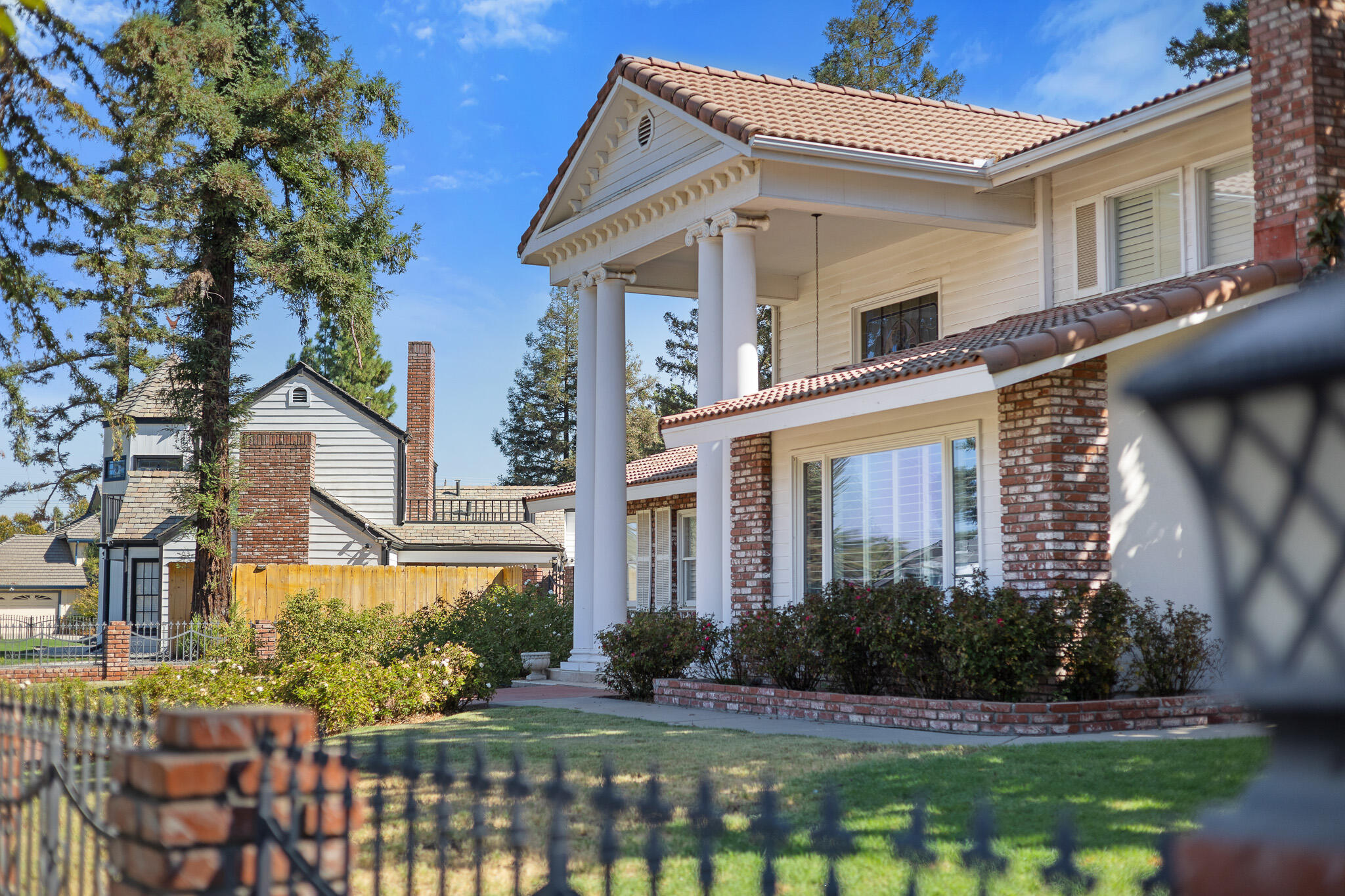 1624 N Sutton Ct, Tulare, CA 93274