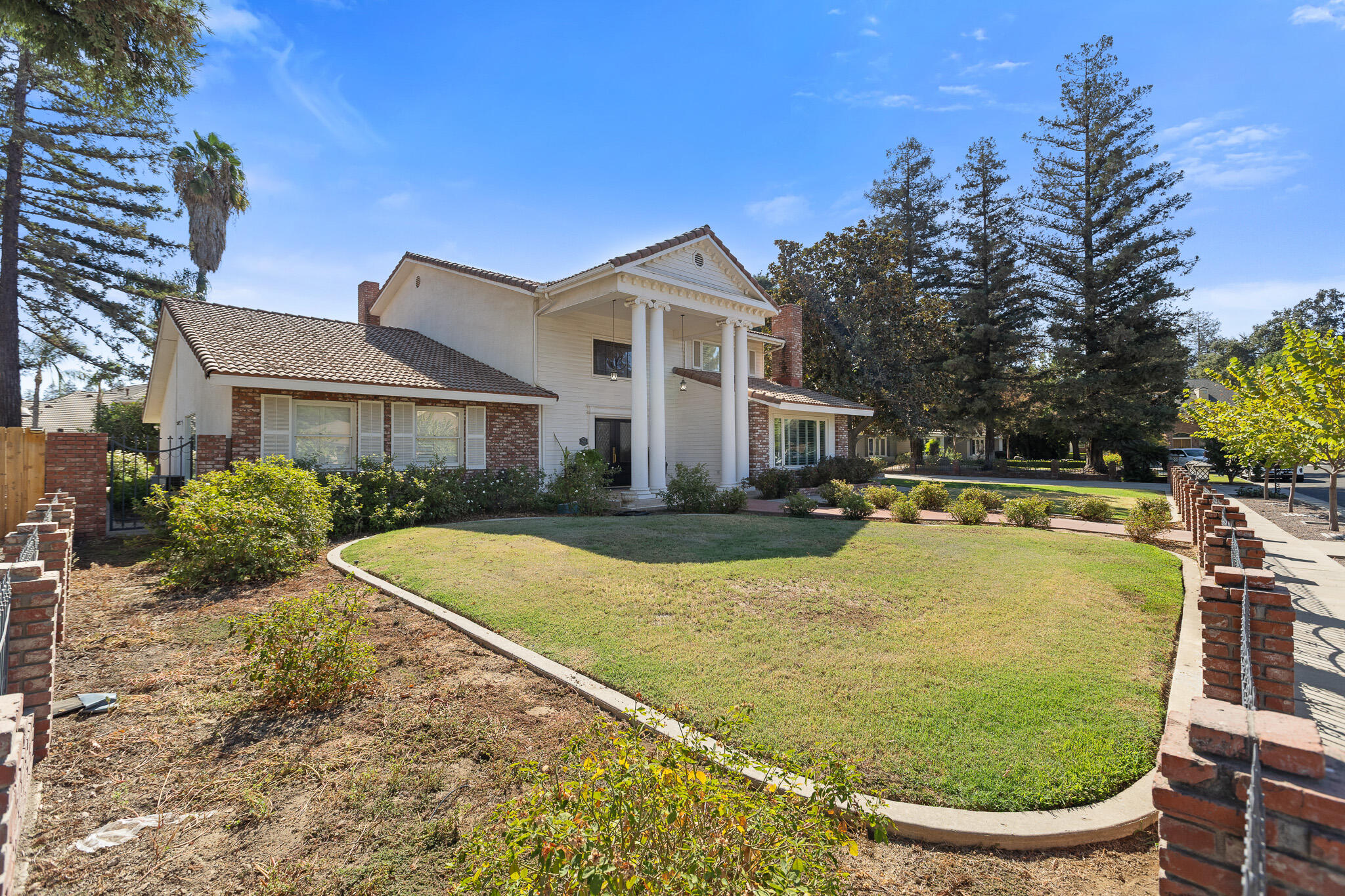 1624 N Sutton Ct, Tulare, CA 93274