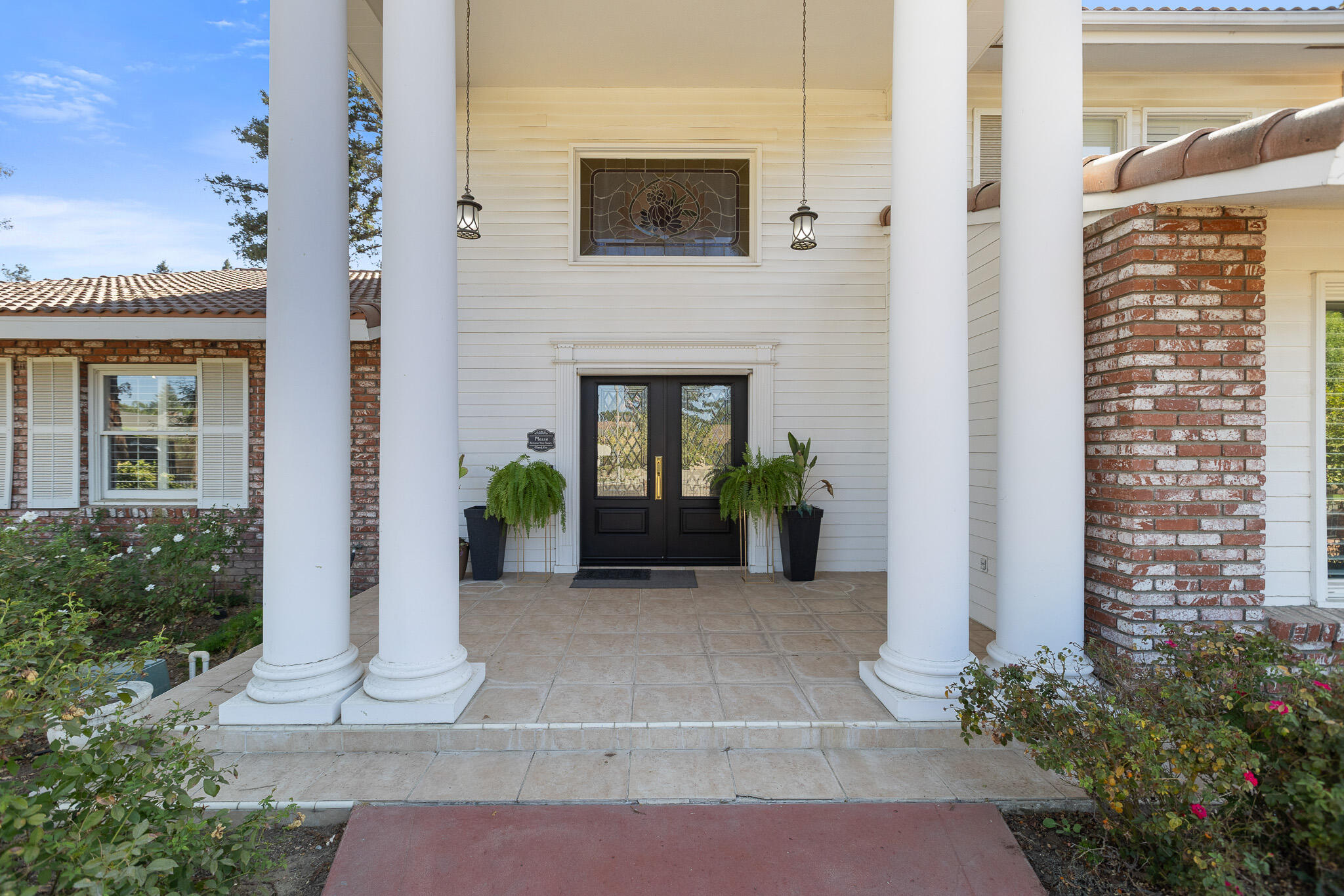 1624 N Sutton Ct, Tulare, CA 93274