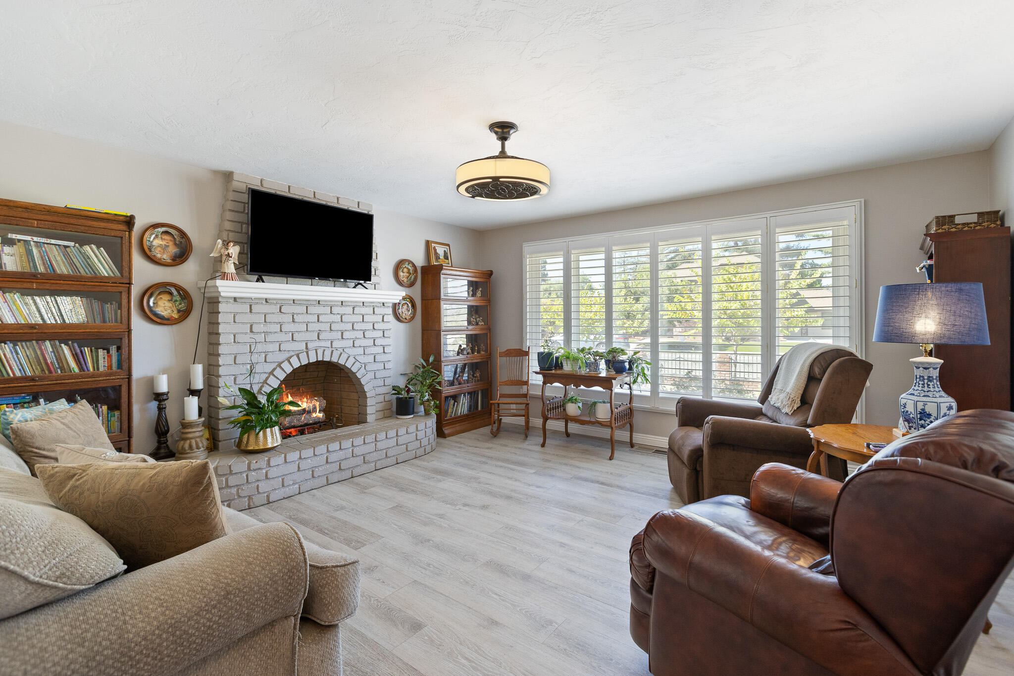 1624 N Sutton Ct, Tulare, CA 93274