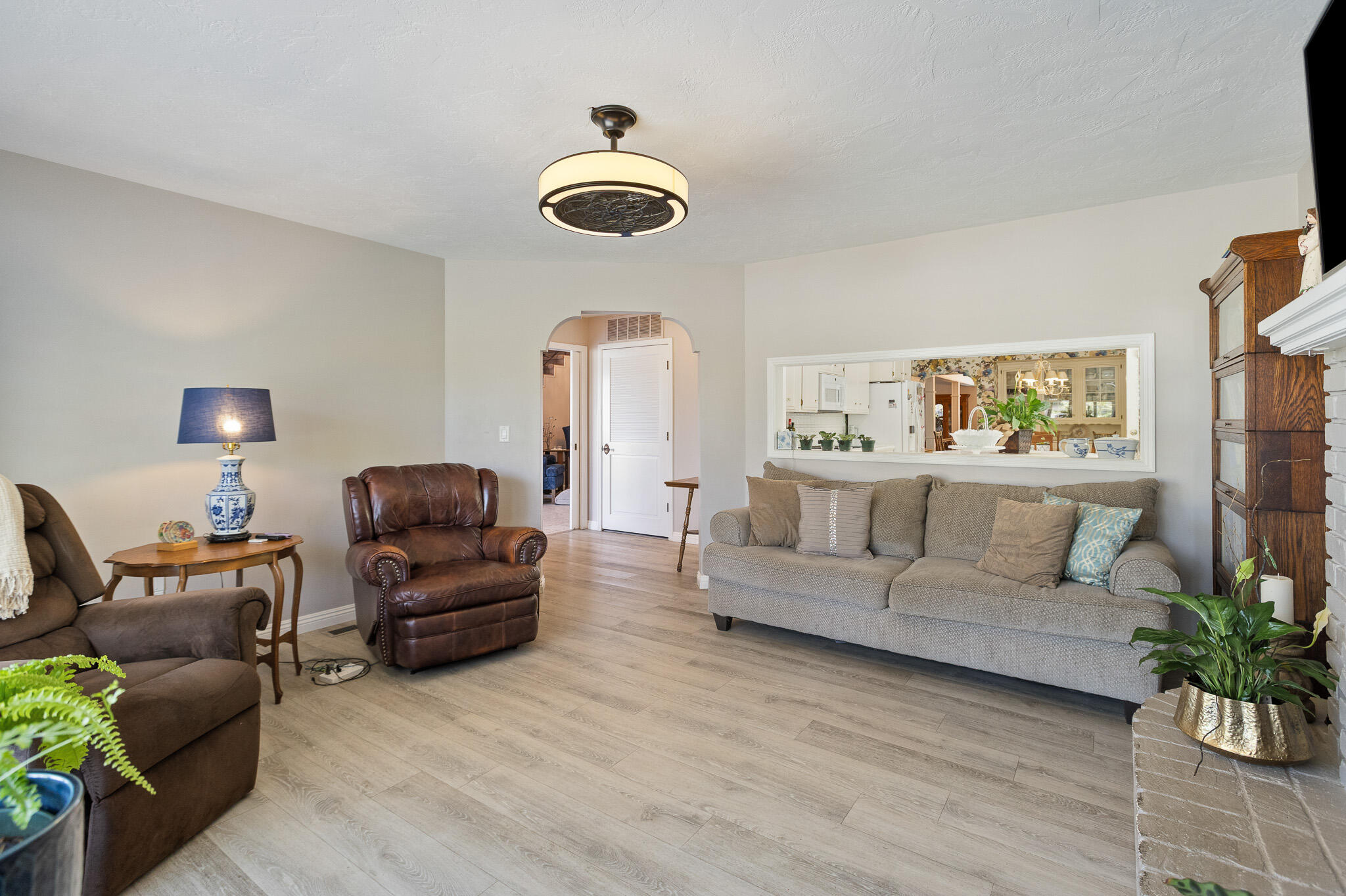 1624 N Sutton Ct, Tulare, CA 93274
