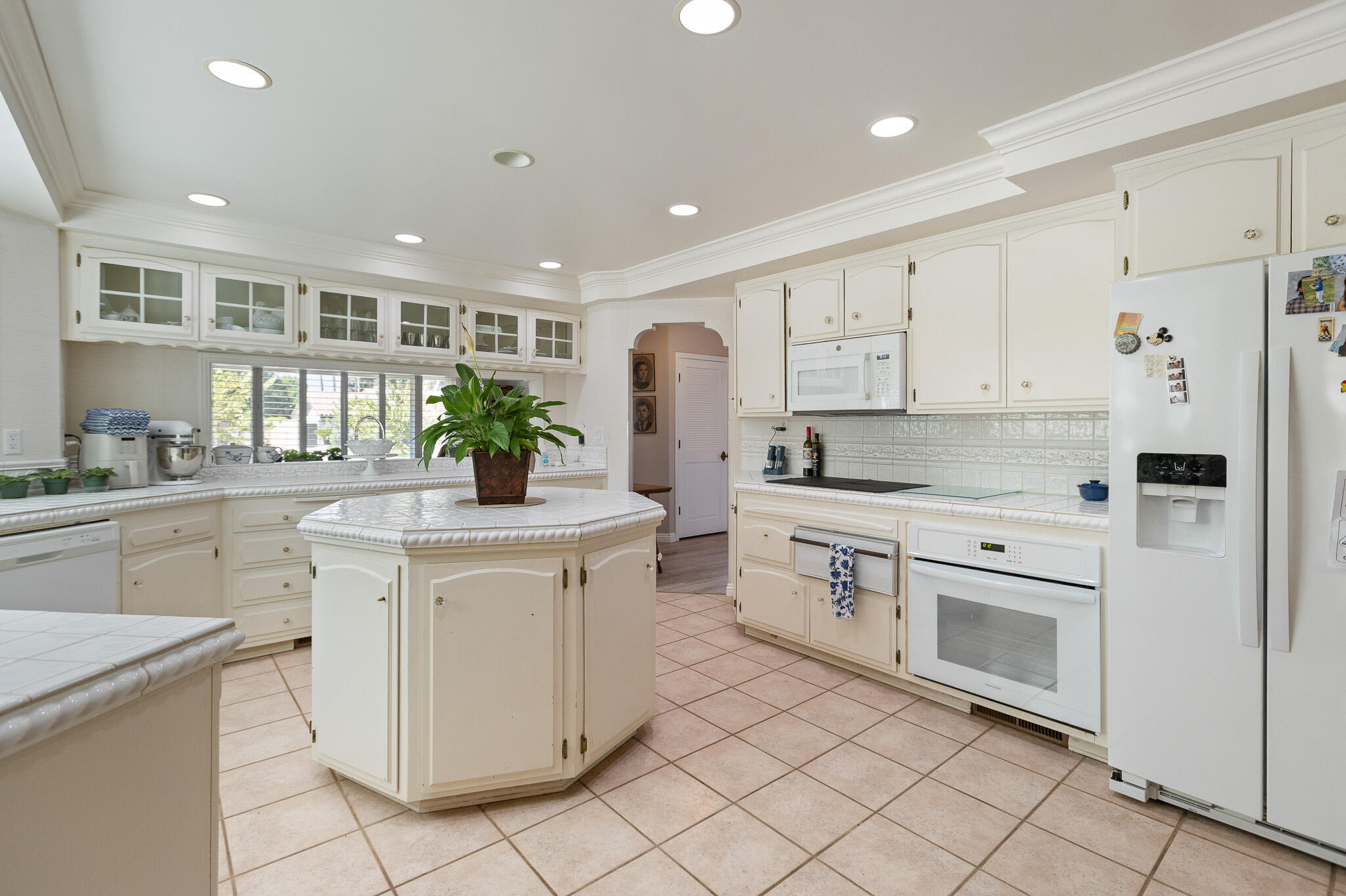 1624 N Sutton Ct, Tulare, CA 93274