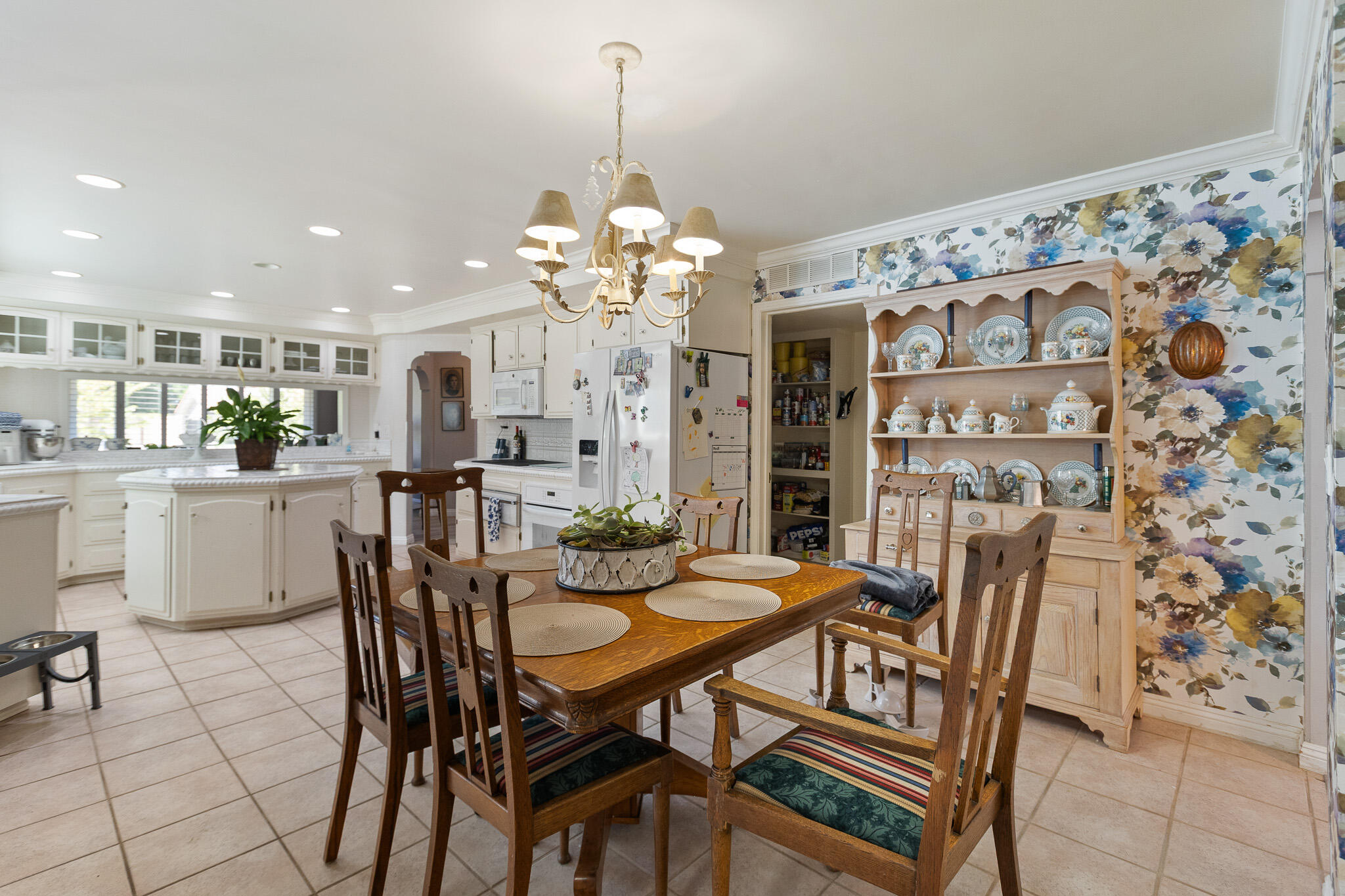 1624 N Sutton Ct, Tulare, CA 93274