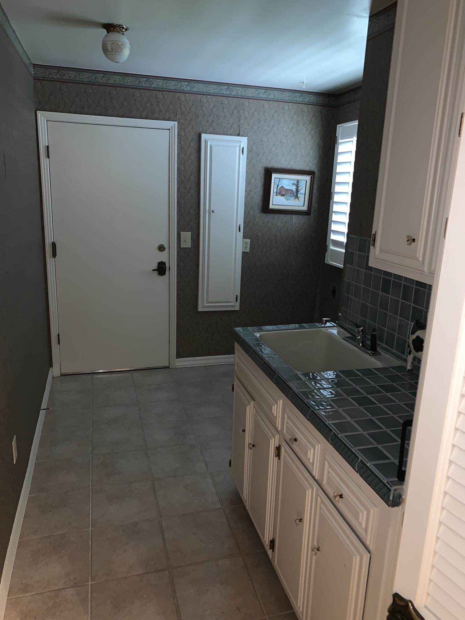 1624 N Sutton Ct, Tulare, CA 93274