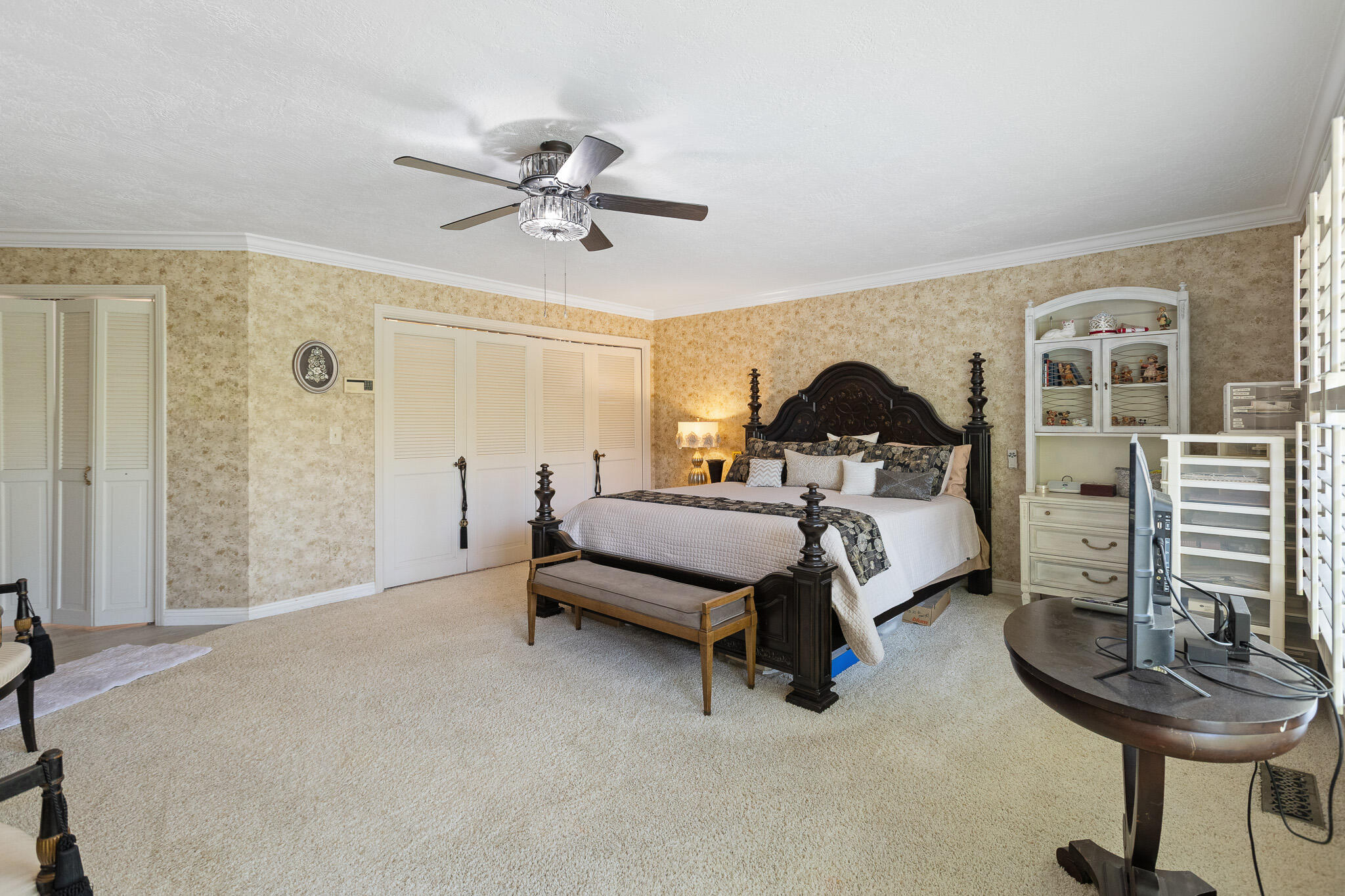 1624 N Sutton Ct, Tulare, CA 93274