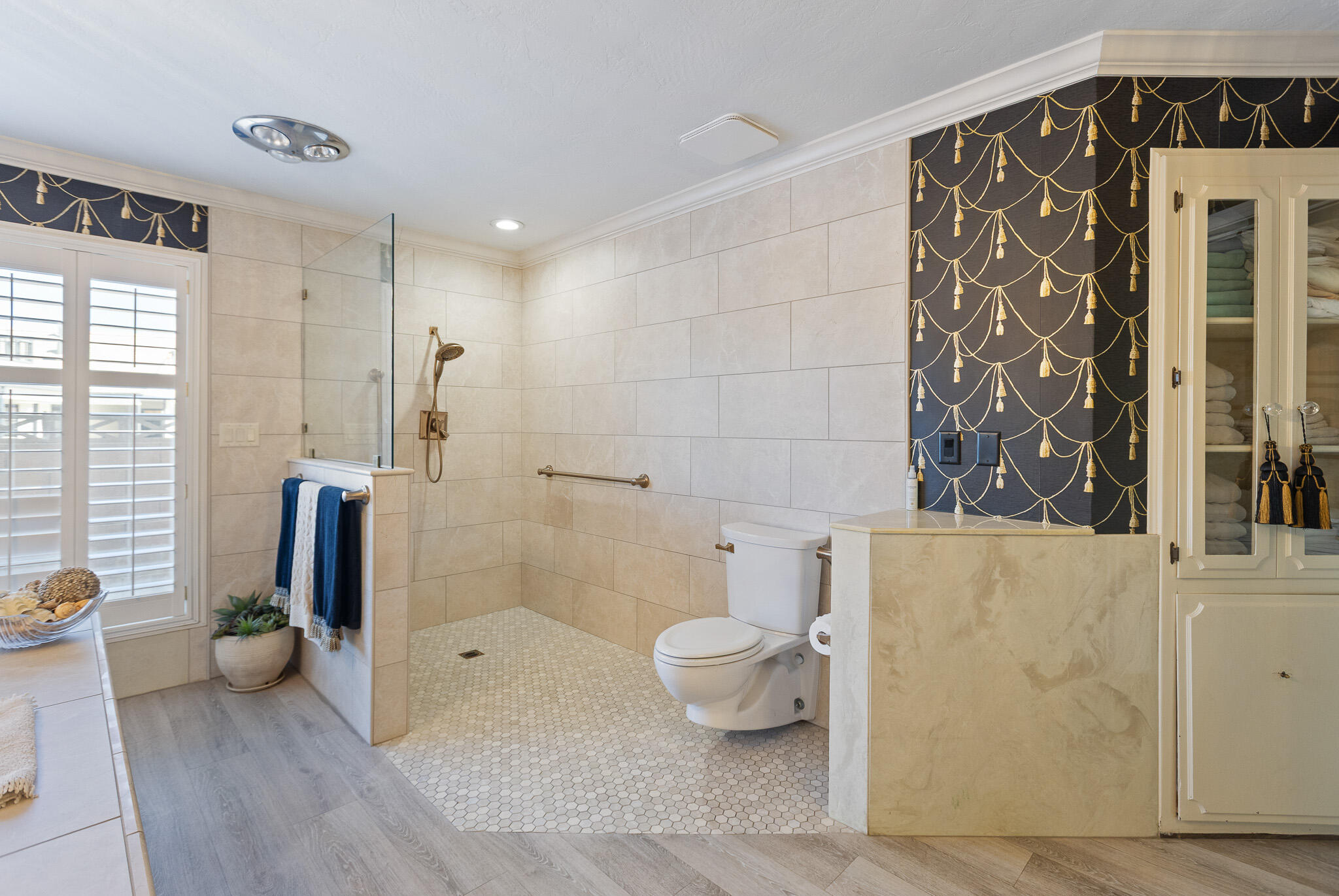 1624 N Sutton Ct, Tulare, CA 93274