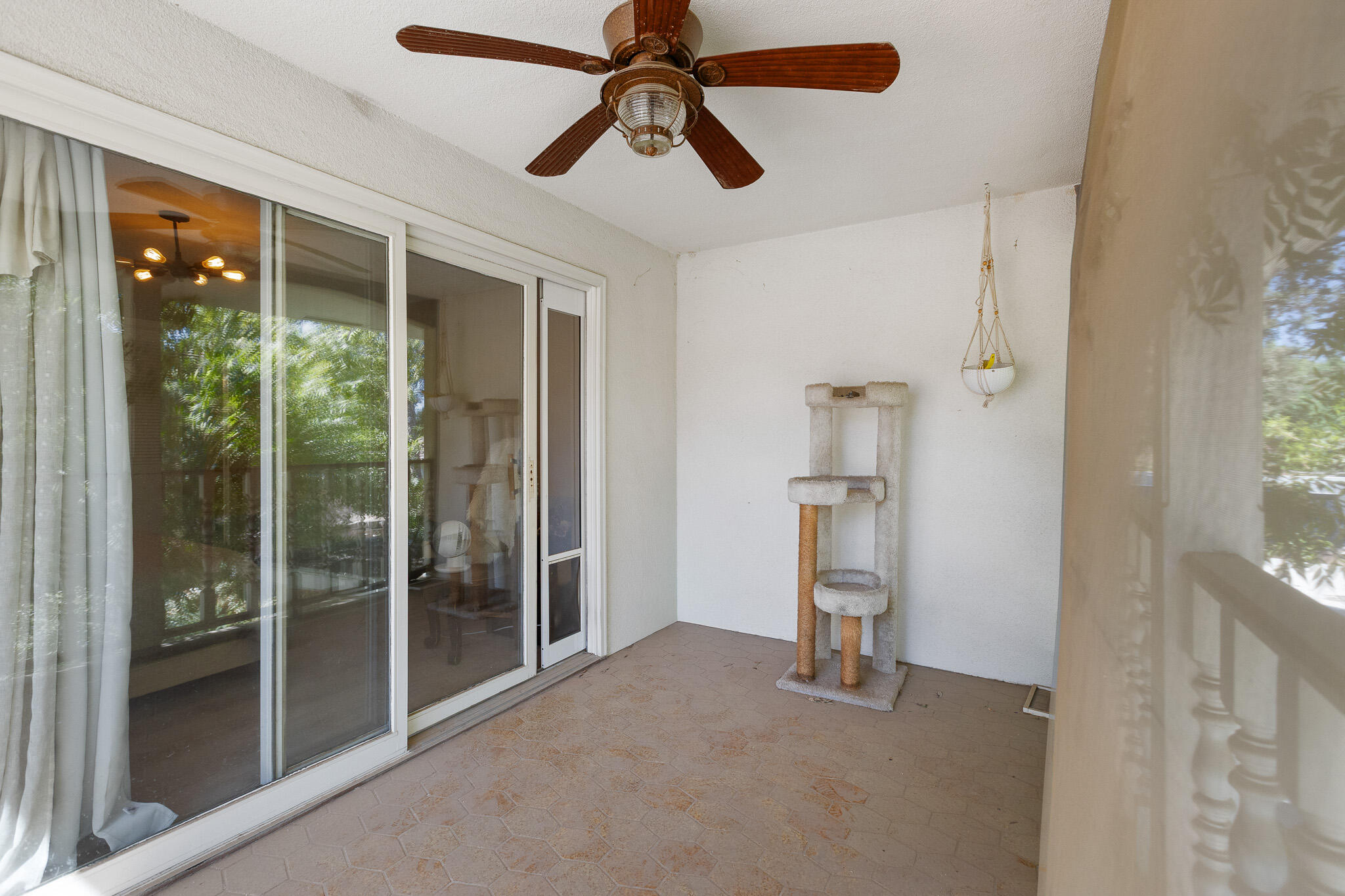 1624 N Sutton Ct, Tulare, CA 93274