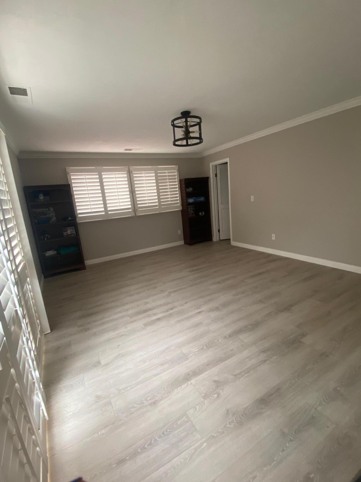 1624 N Sutton Ct, Tulare, CA 93274