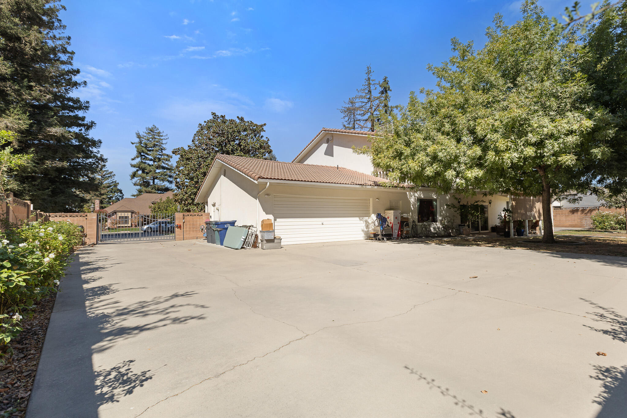 1624 N Sutton Ct, Tulare, CA 93274