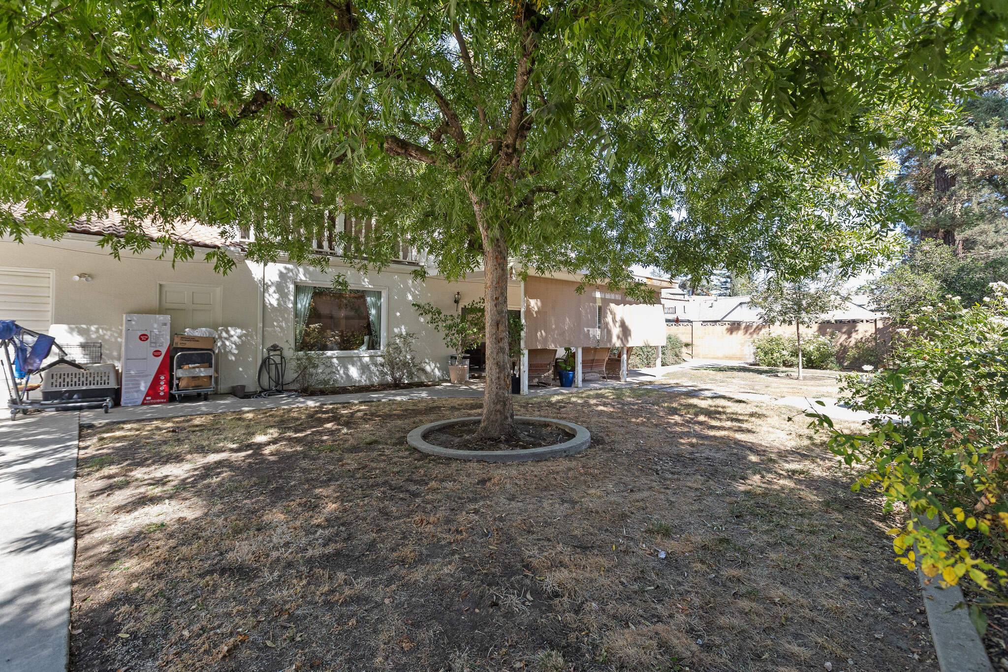 1624 N Sutton Ct, Tulare, CA 93274