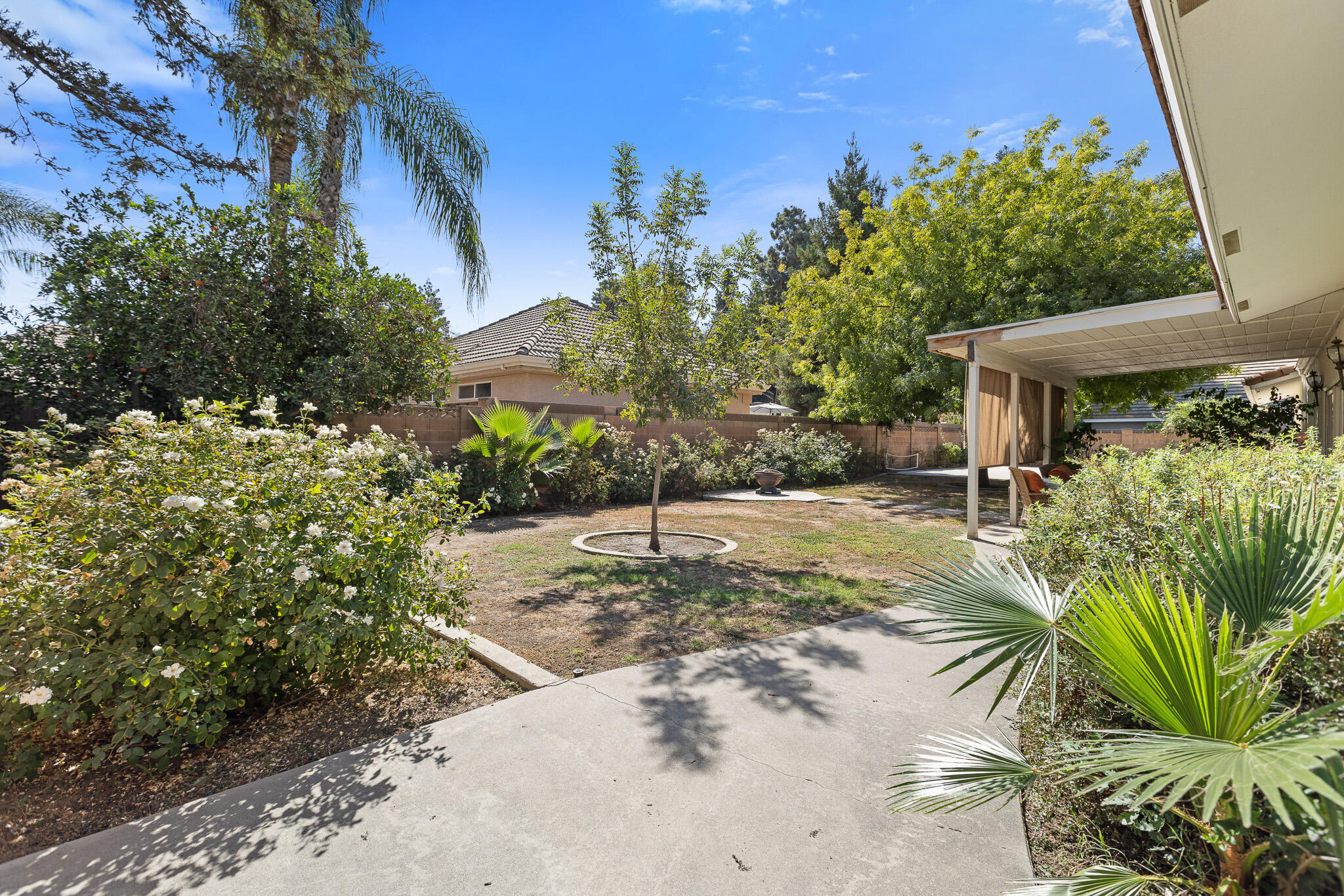 1624 N Sutton Ct, Tulare, CA 93274