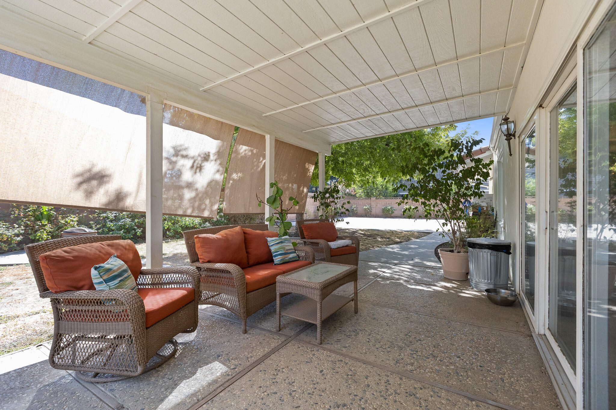 1624 N Sutton Ct, Tulare, CA 93274