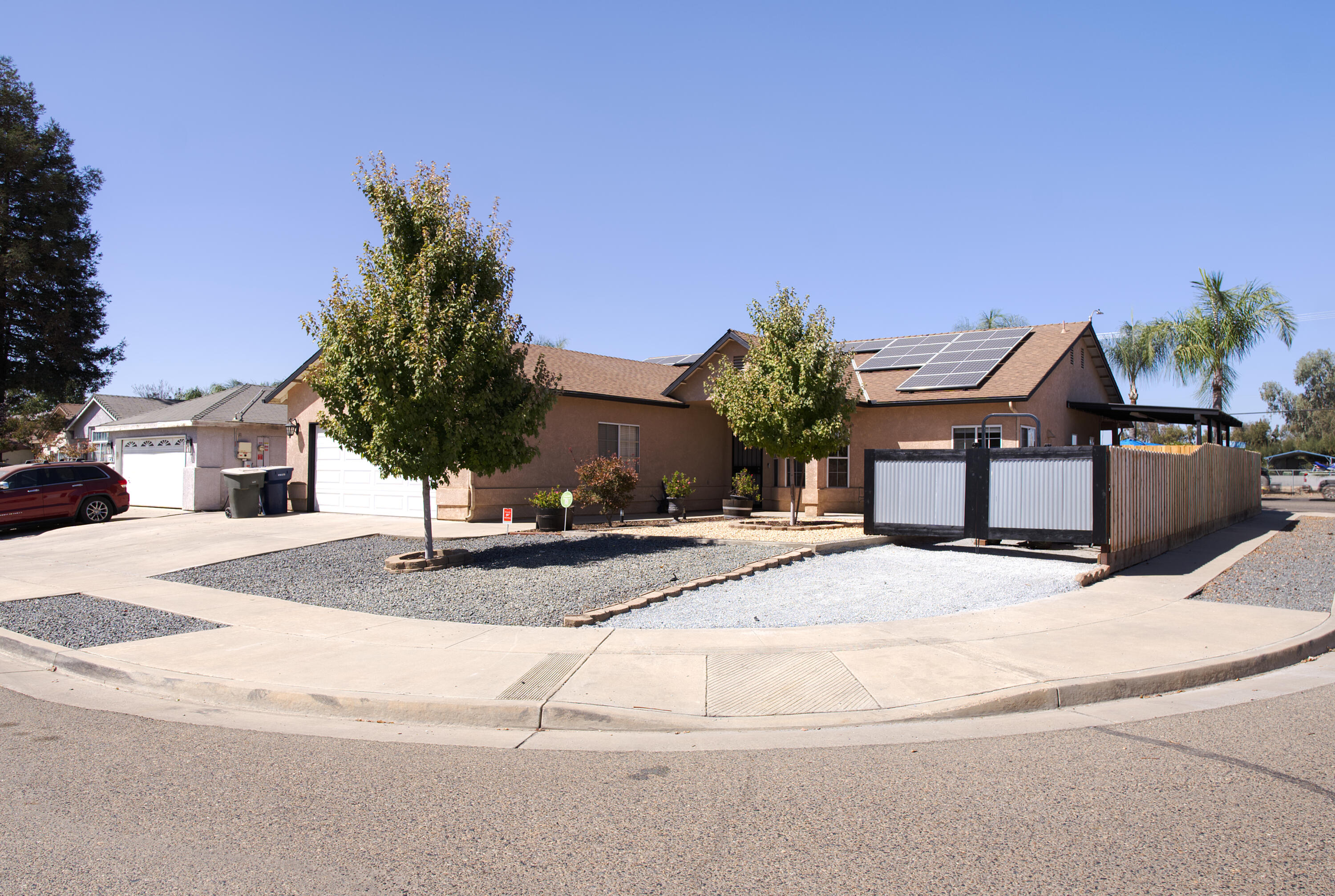 1400 Crater Lake, Tulare, CA 93274
