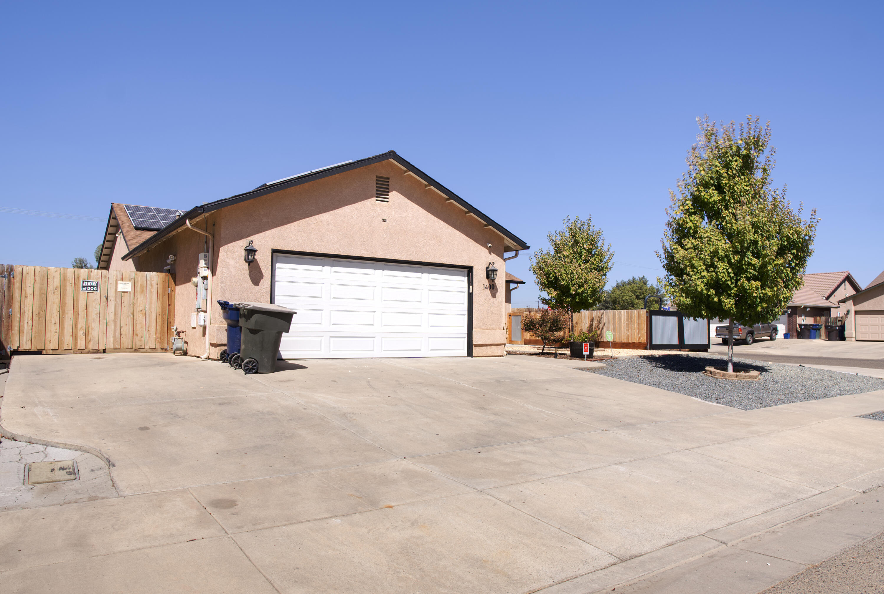 1400 Crater Lake, Tulare, CA 93274