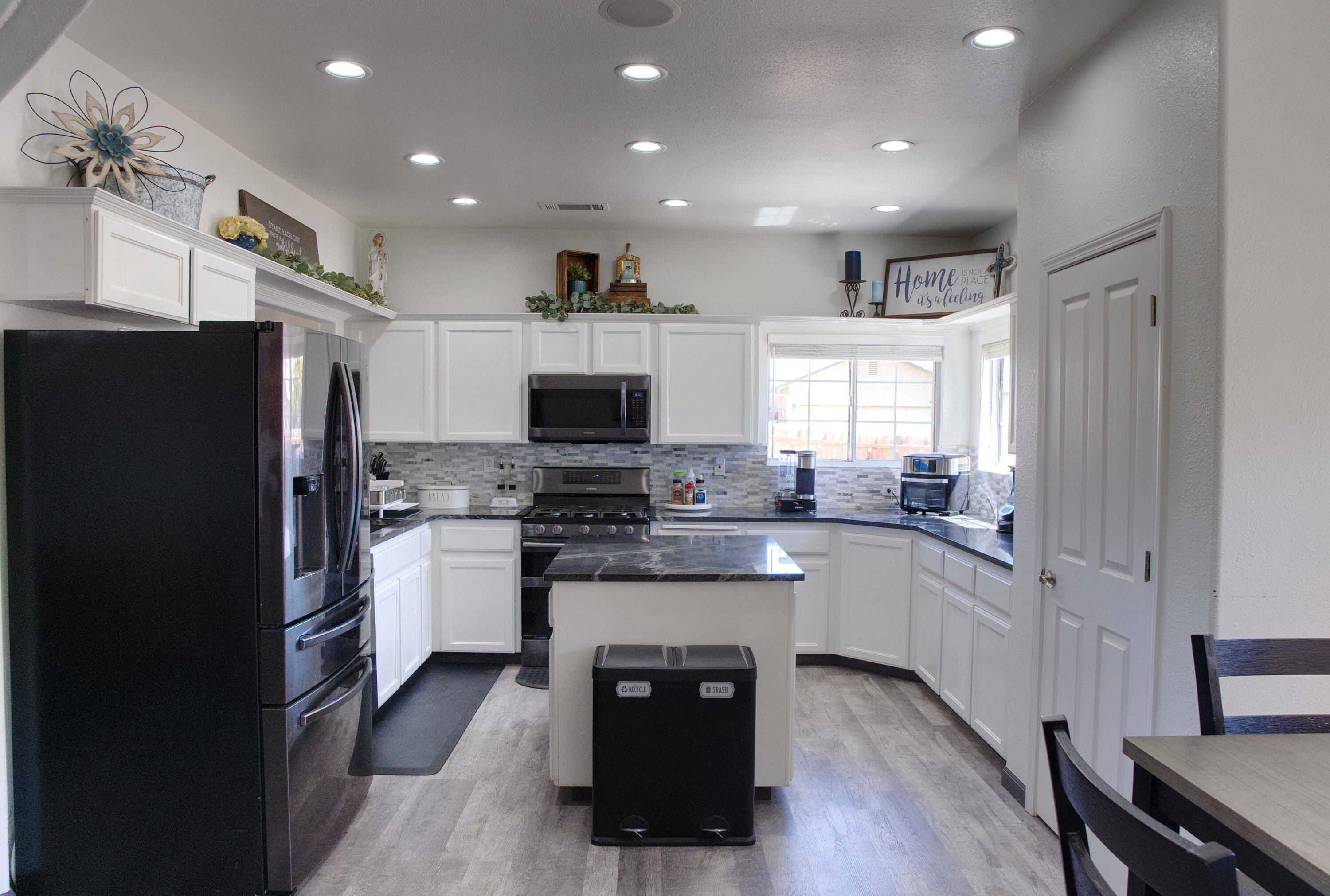 1400 Crater Lake, Tulare, CA 93274