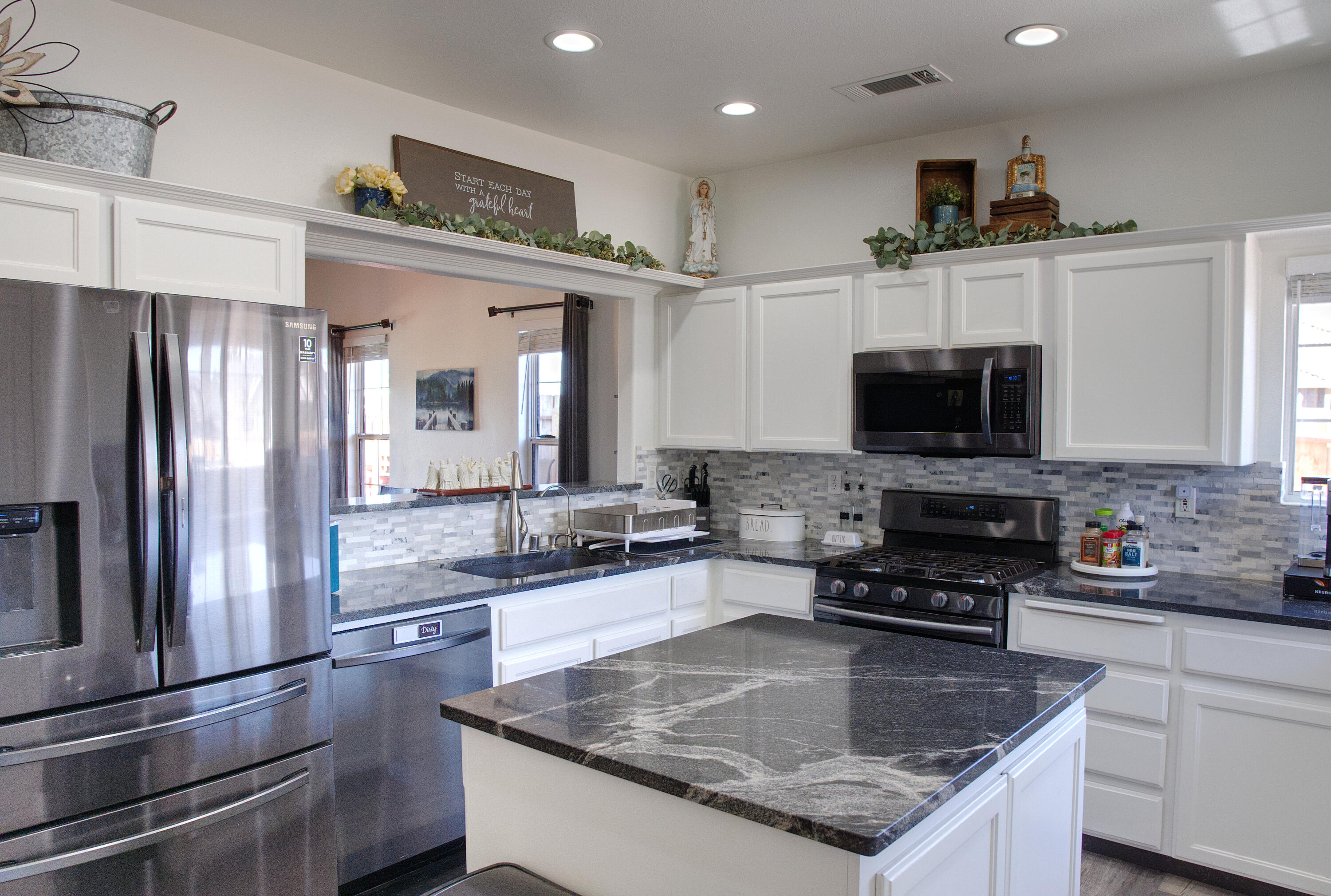 1400 Crater Lake, Tulare, CA 93274