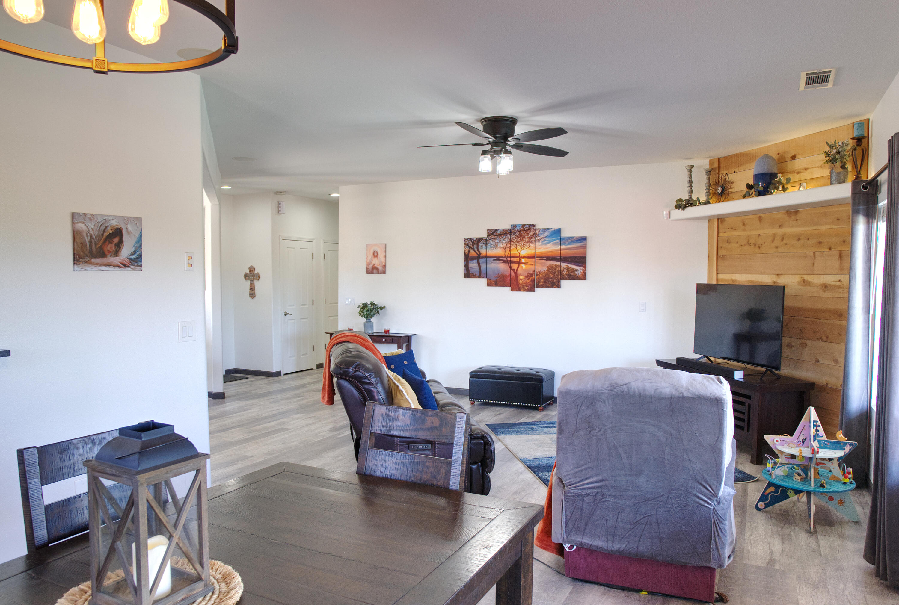1400 Crater Lake, Tulare, CA 93274