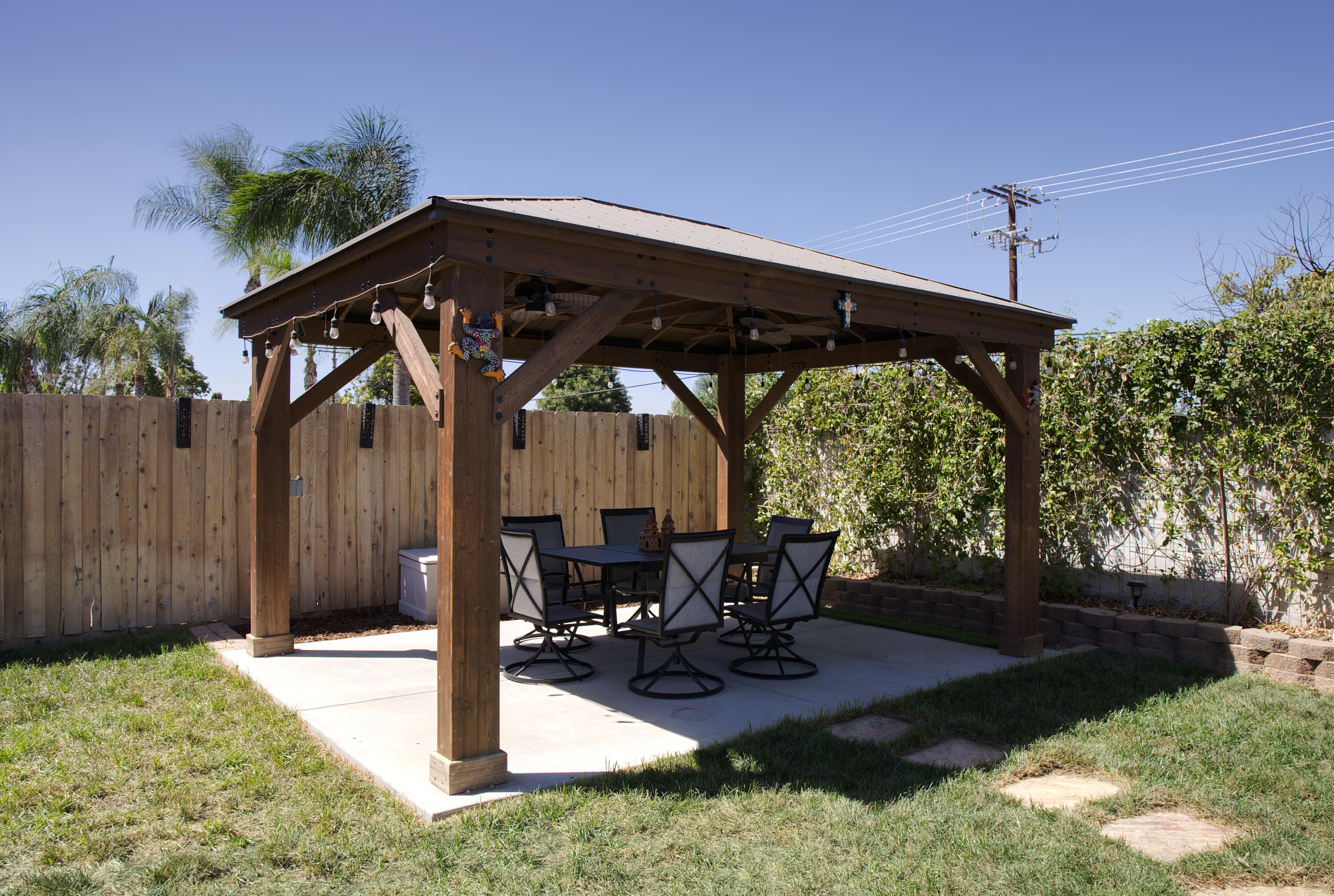 1400 Crater Lake, Tulare, CA 93274