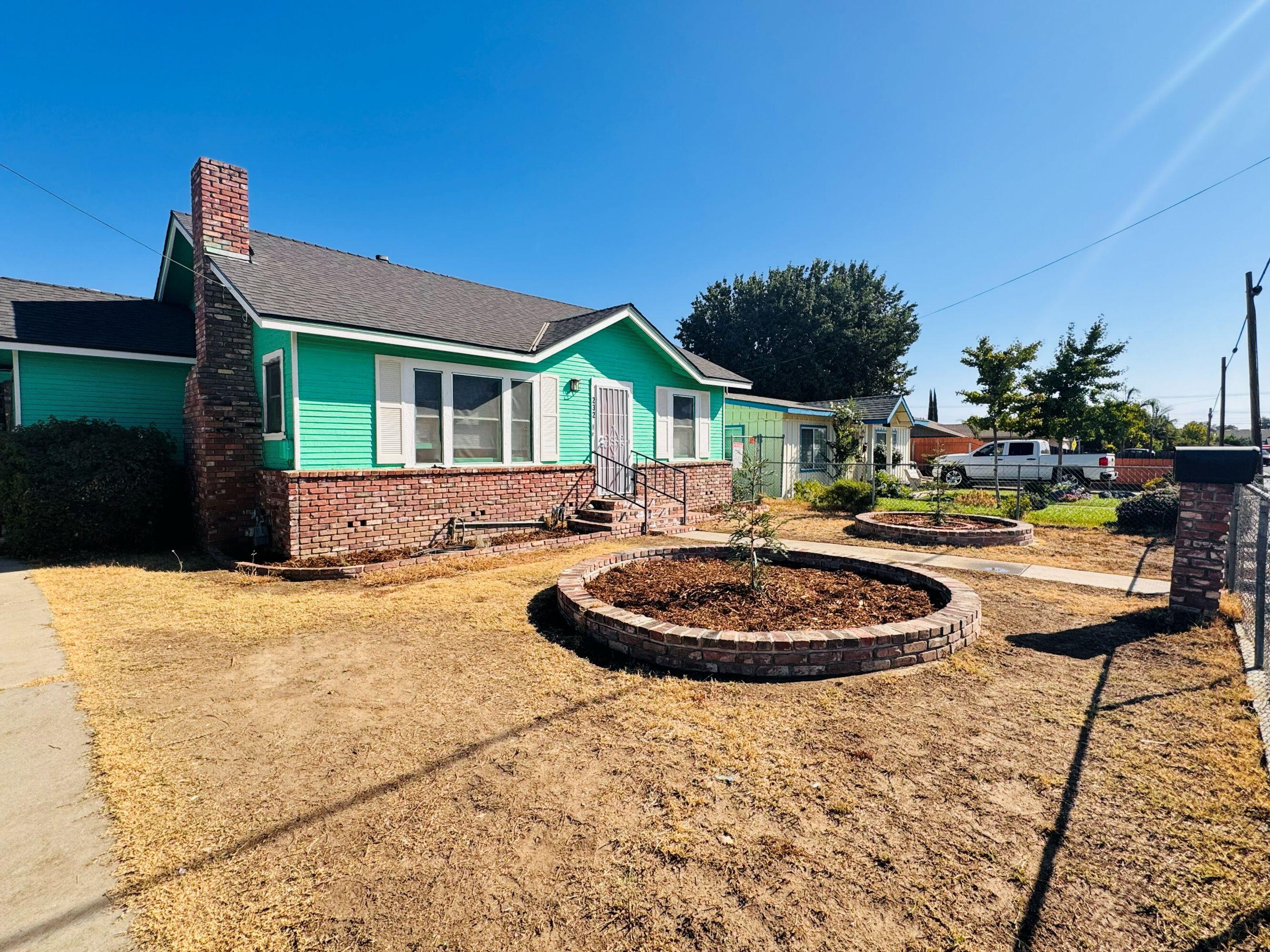 232 E Sweet Ave, Visalia, CA 93291