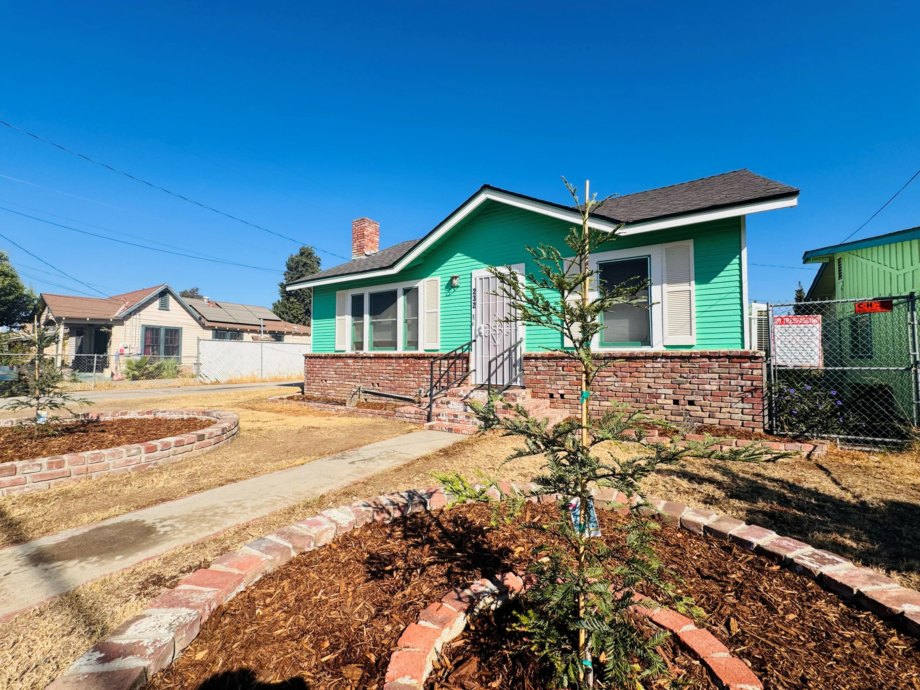 232 E Sweet Ave, Visalia, CA 93291