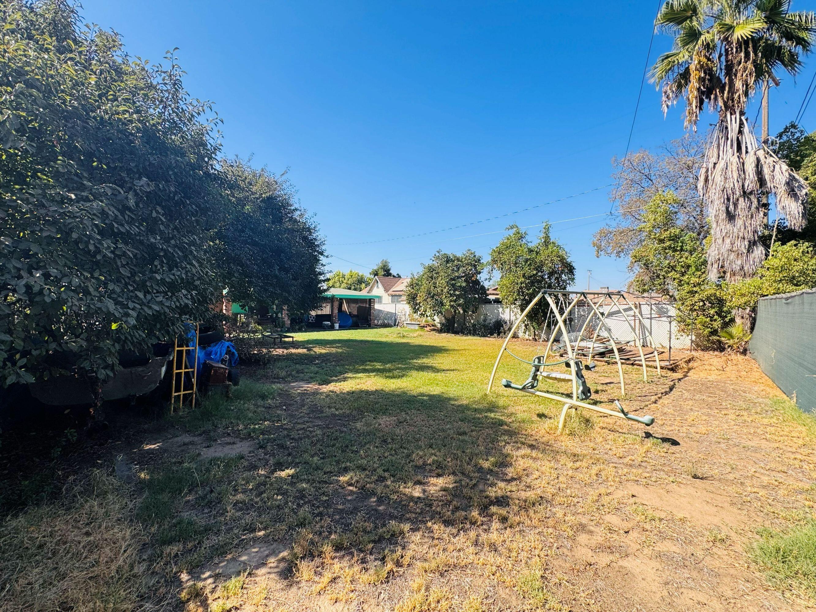 232 E Sweet Ave, Visalia, CA 93291