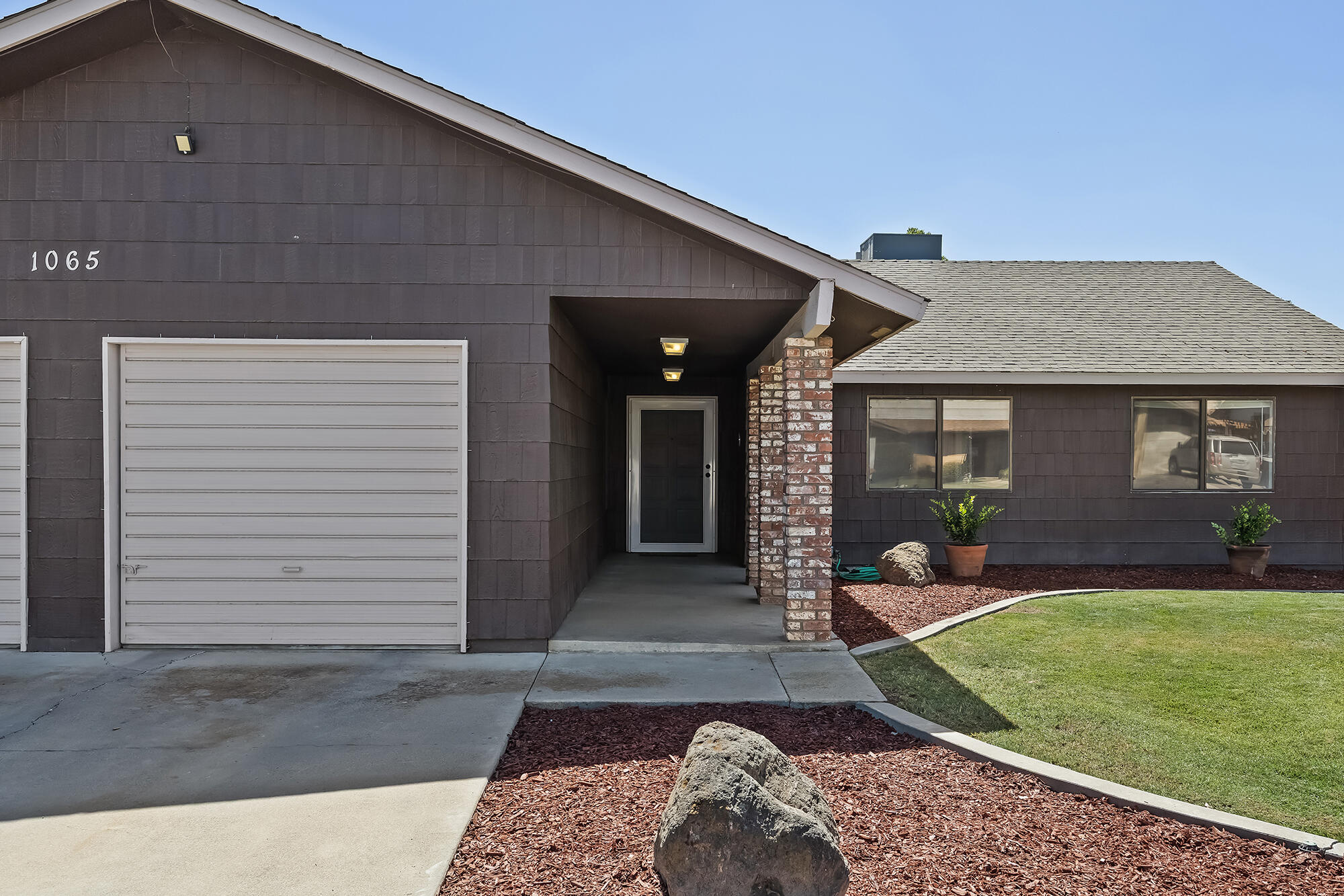 1065 Ross Way, Hanford, CA 93230