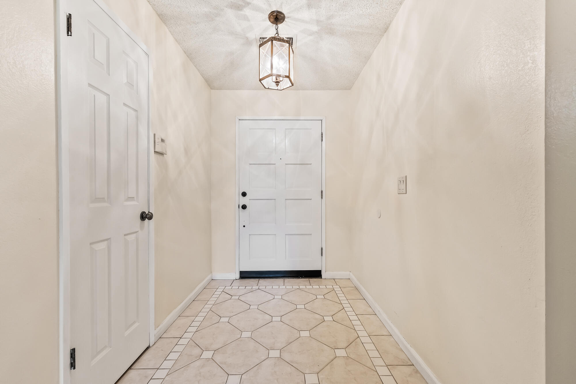 1065 Ross Way, Hanford, CA 93230