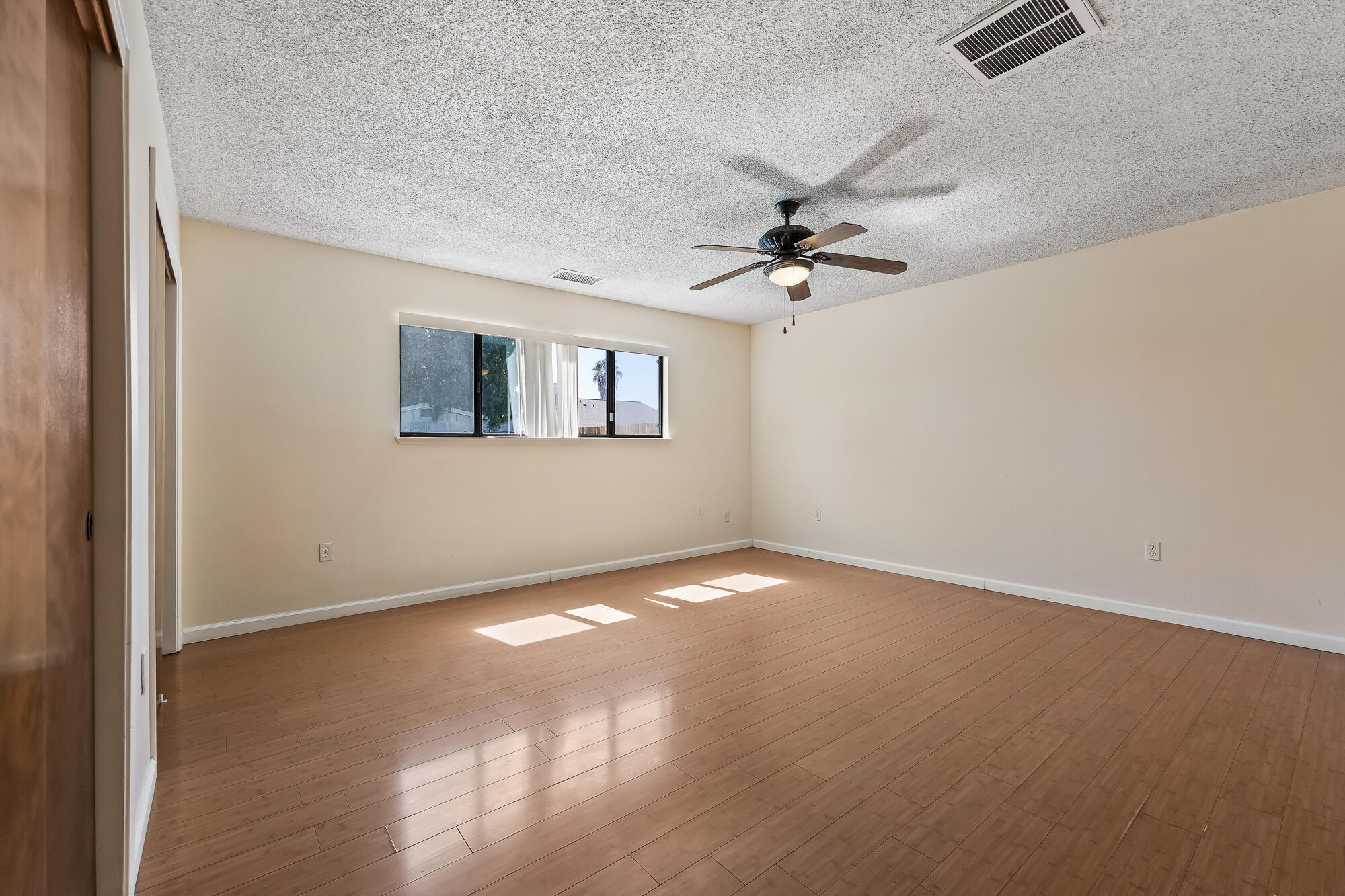 1065 Ross Way, Hanford, CA 93230