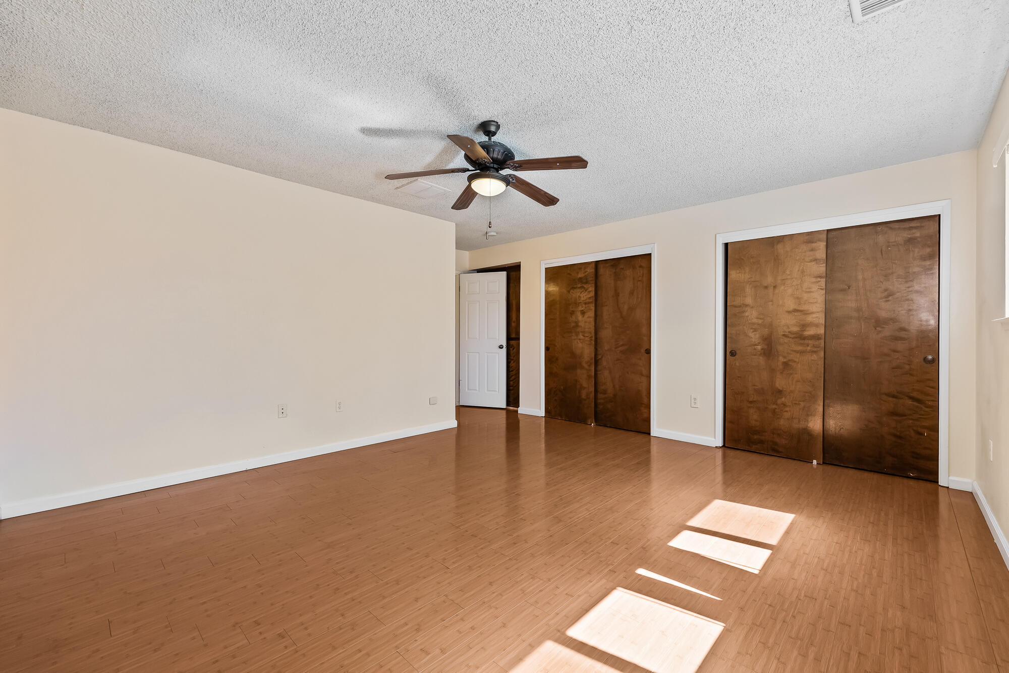1065 Ross Way, Hanford, CA 93230