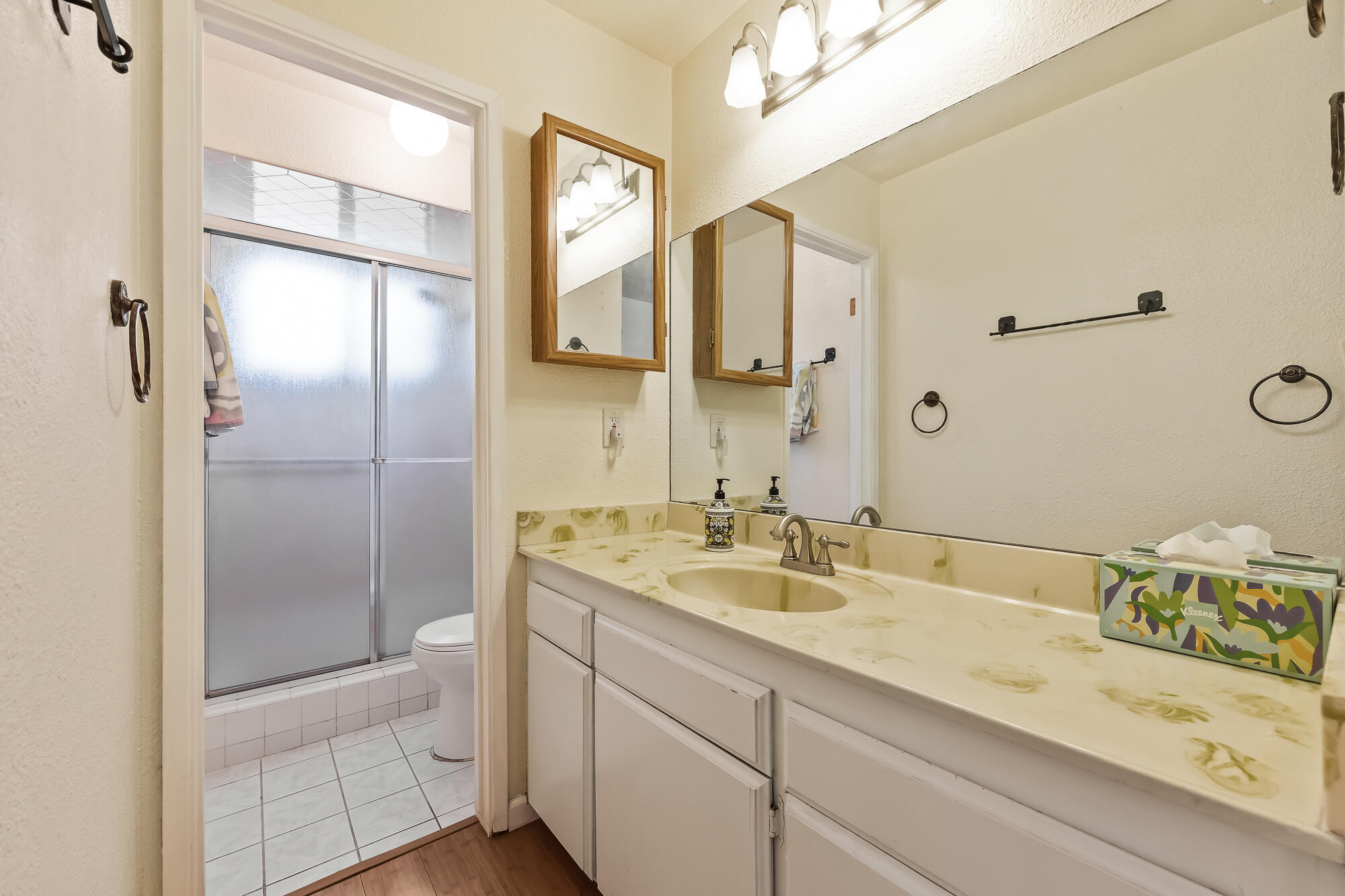 1065 Ross Way, Hanford, CA 93230