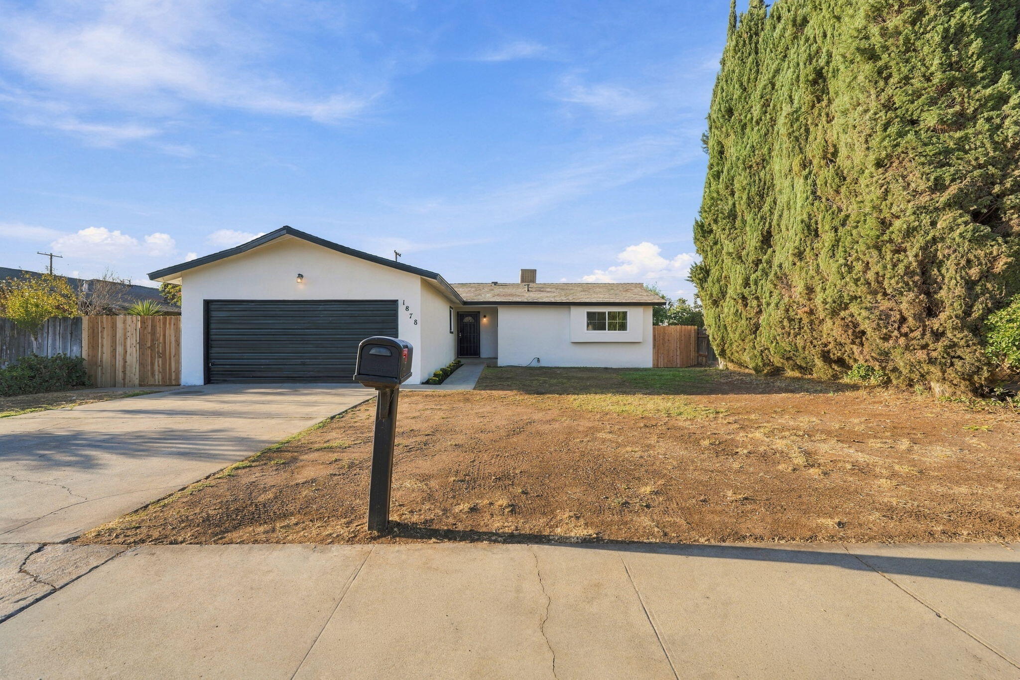 1878 E Park Way, Dinuba, CA 93618